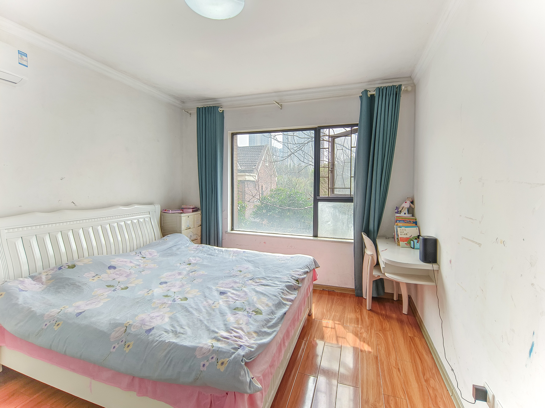 三一街区 3室2厅1卫 52.0万 三一街区 3室2厅1卫 52.0万卧室