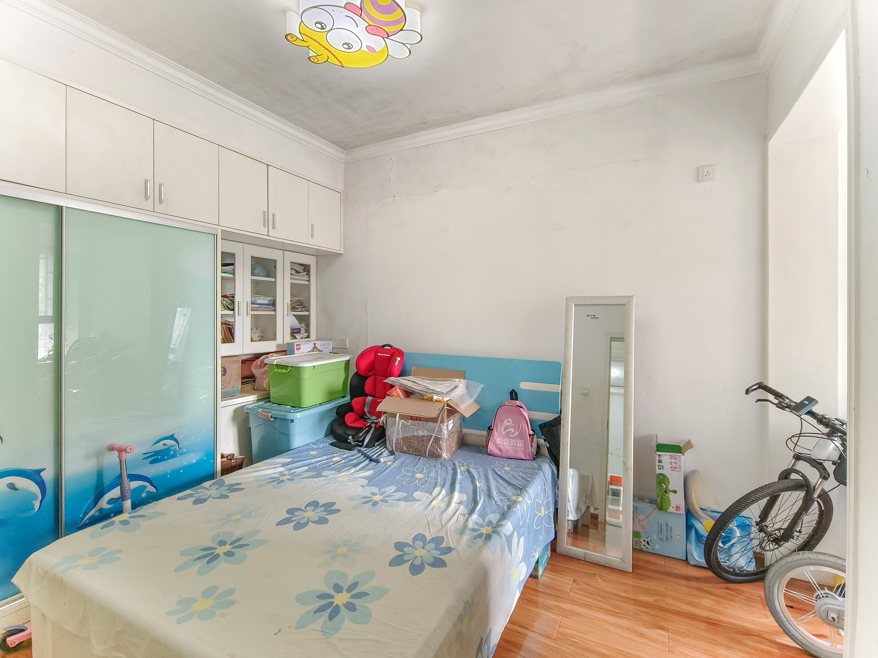 三一街区 3室2厅1卫 52.0万 三一街区 3室2厅1卫 52.0万卧室