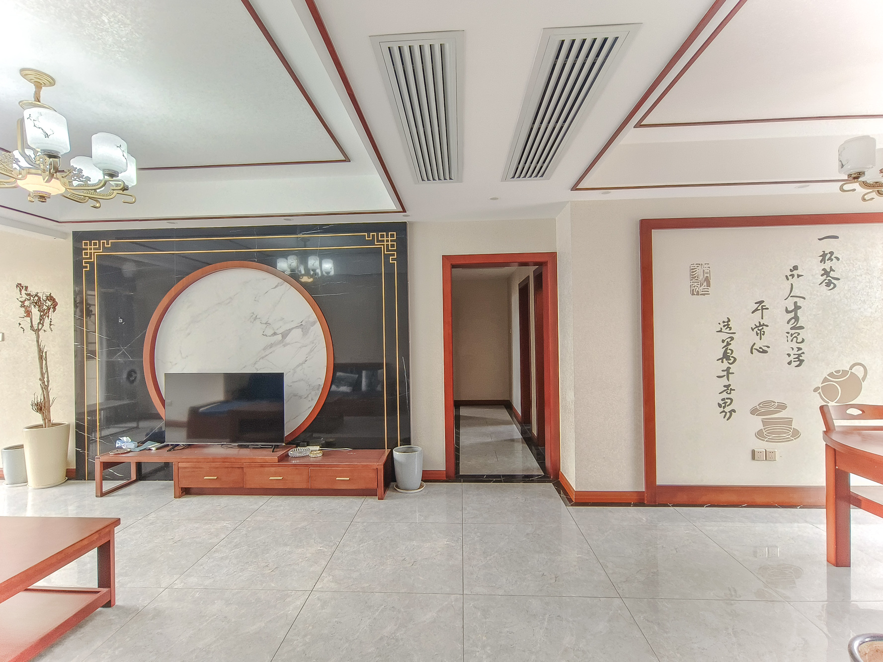 保利香槟国际 4室2厅2卫 92.0万 保利香槟国际 4室2厅2卫 92.0万客厅