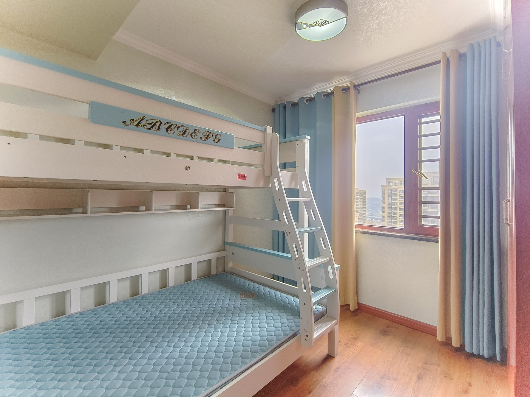 保利香槟国际 4室2厅2卫 92.0万 保利香槟国际 4室2厅2卫 92.0万卧室