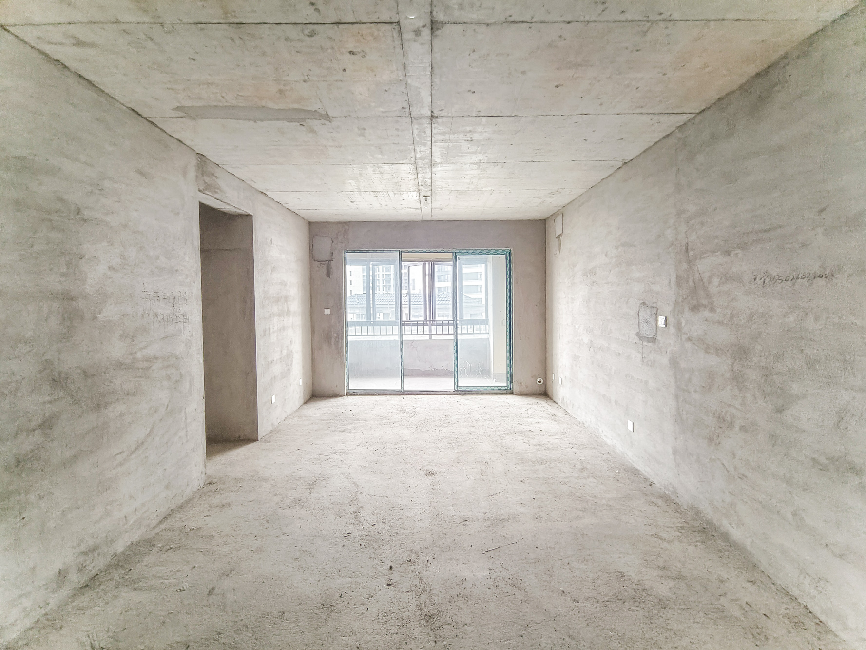 新长海玖龙台  4室2厅2卫    85.8万 新长海玖龙台  4室2厅2卫    85.8万客厅