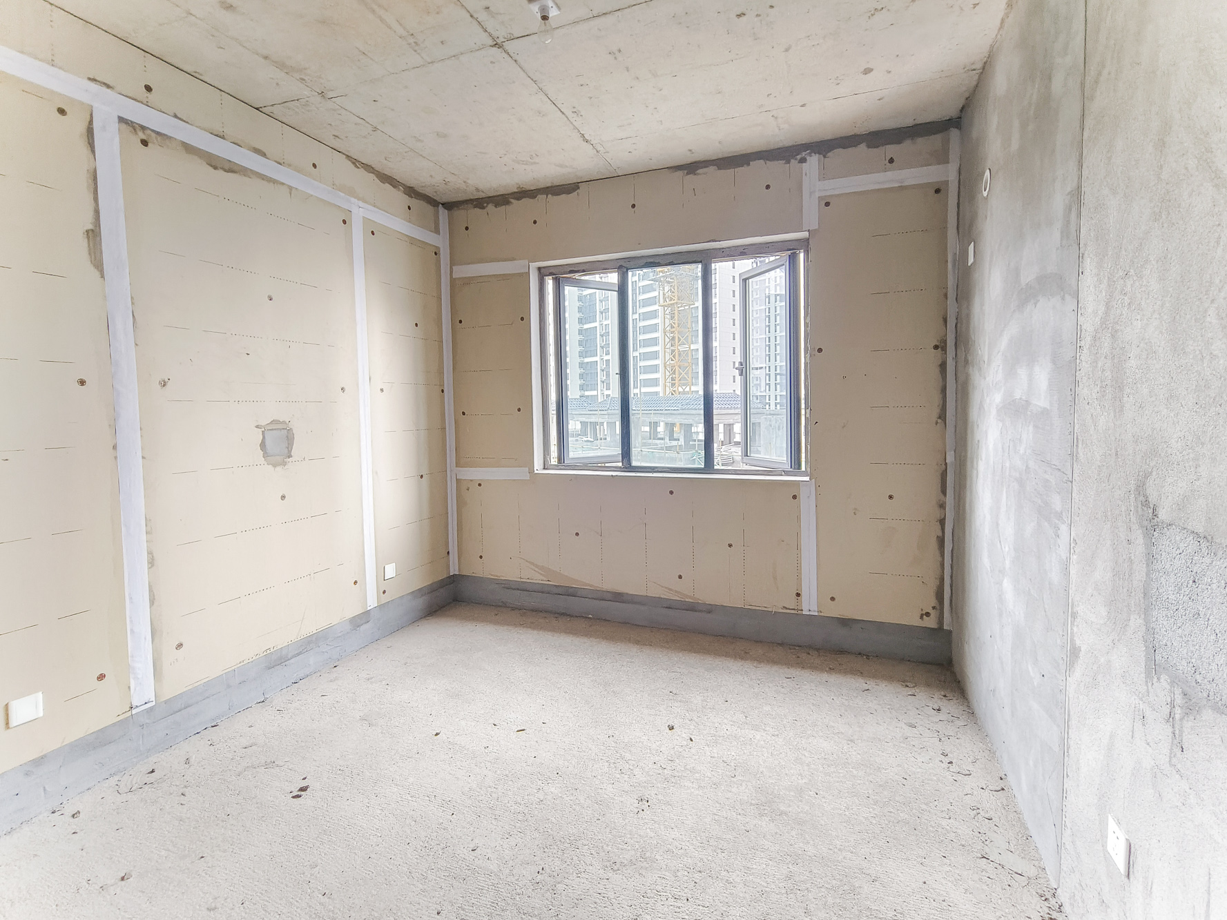 新长海玖龙台  4室2厅2卫    85.8万 新长海玖龙台  4室2厅2卫    85.8万卧室