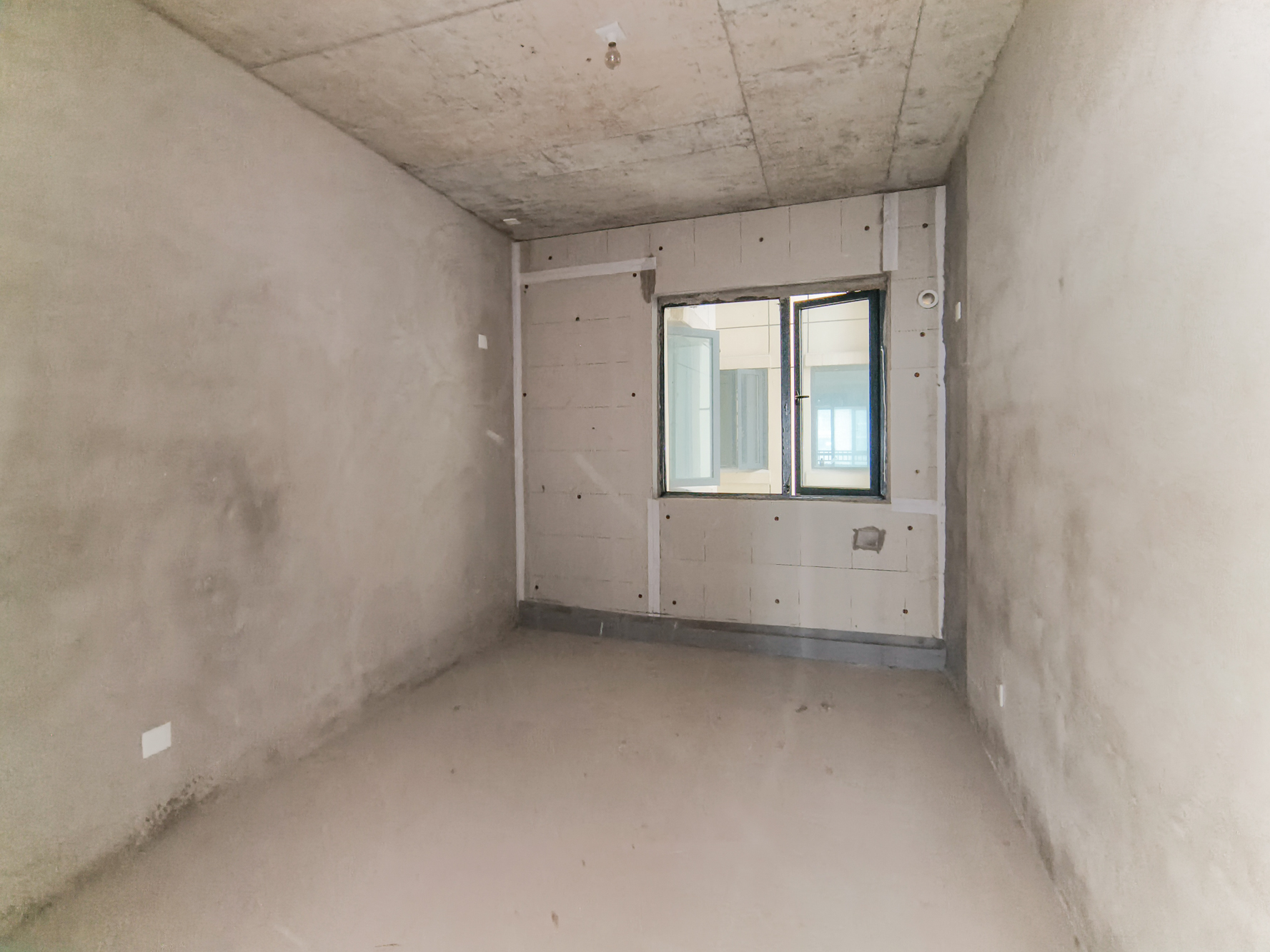 新长海玖龙台  4室2厅2卫    85.8万 新长海玖龙台  4室2厅2卫    85.8万卧室