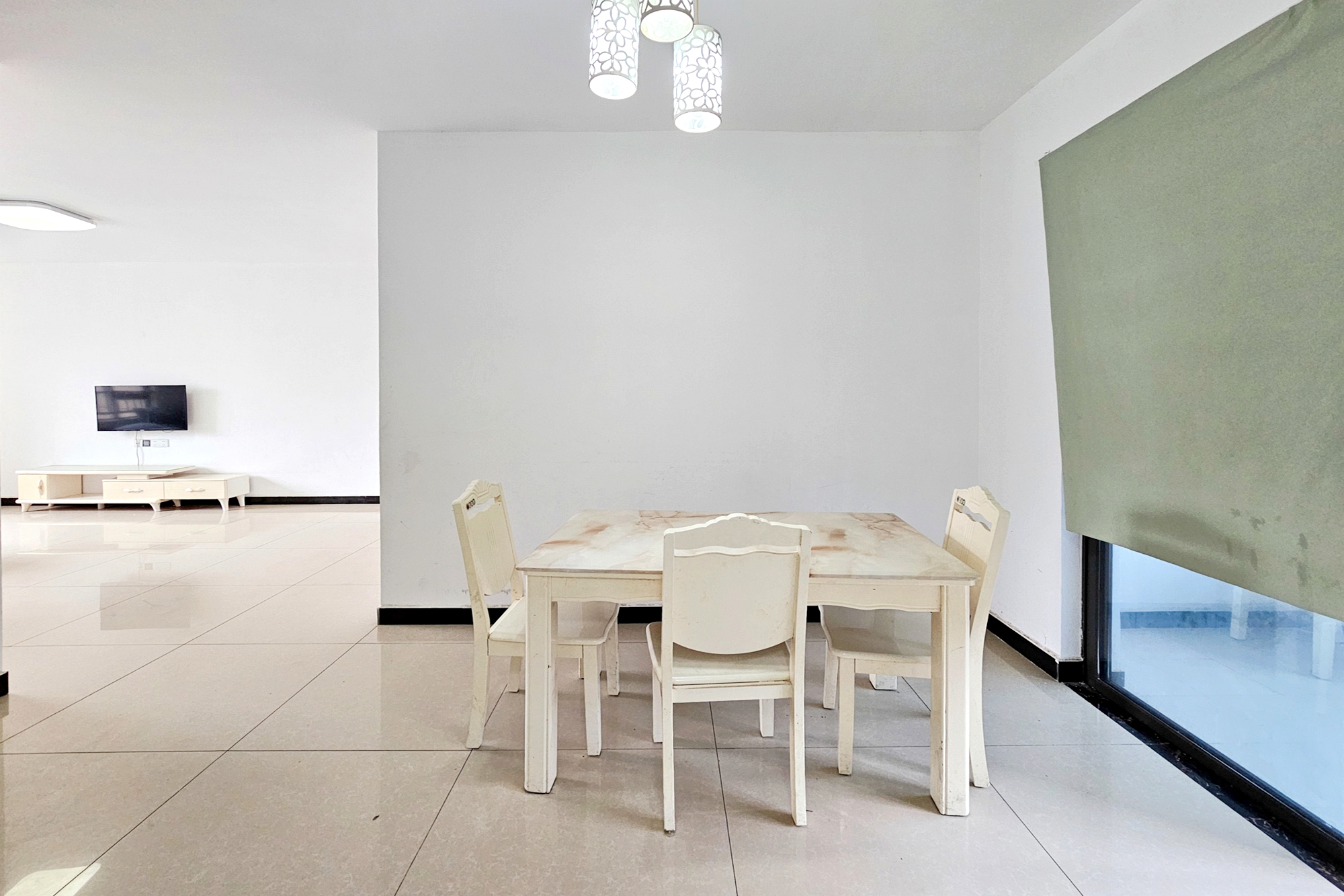 阳光城尚东湾青云苑  4室2厅2卫    81.0万客厅