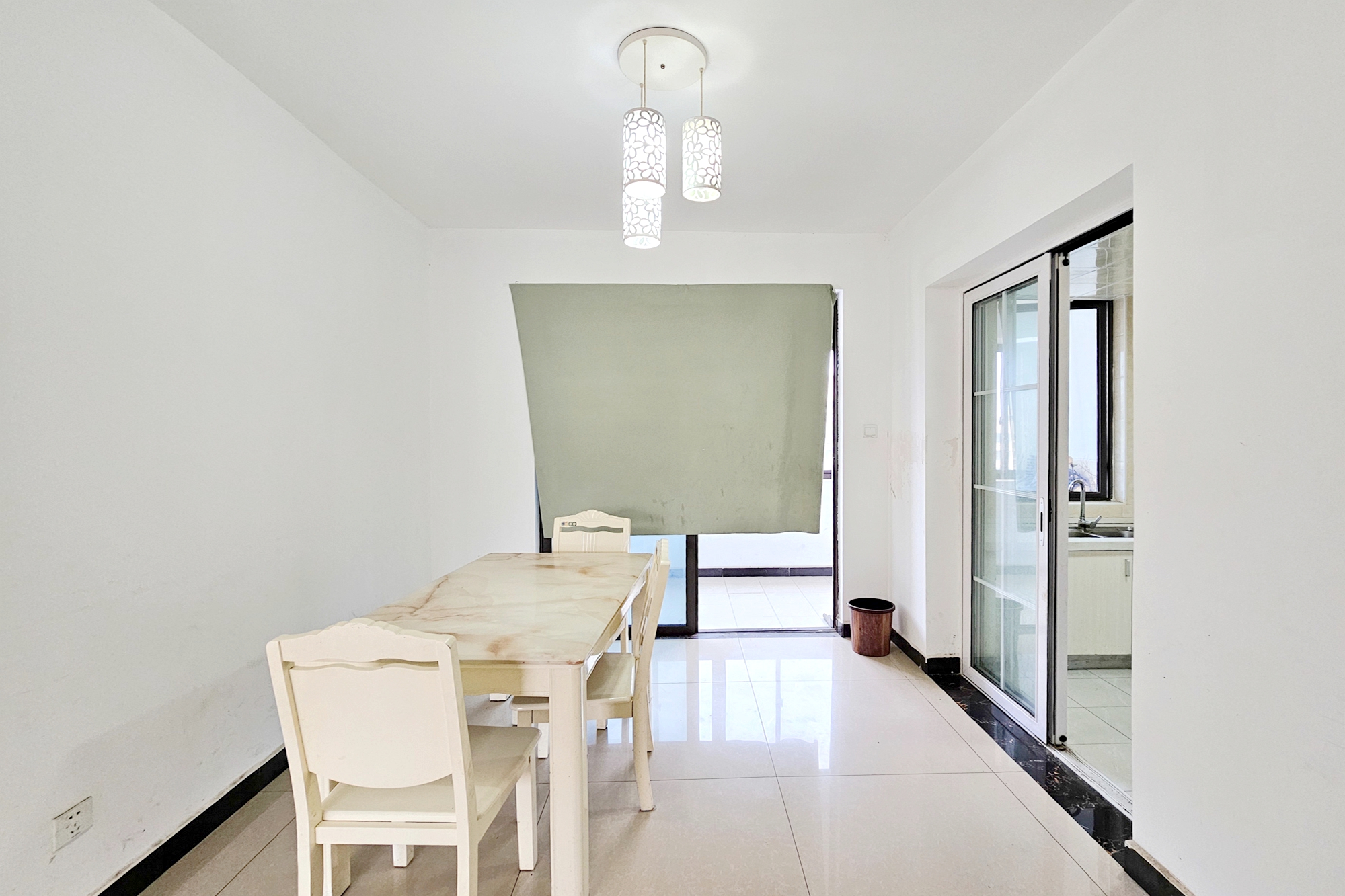 阳光城尚东湾青云苑  4室2厅2卫    81.0万客厅