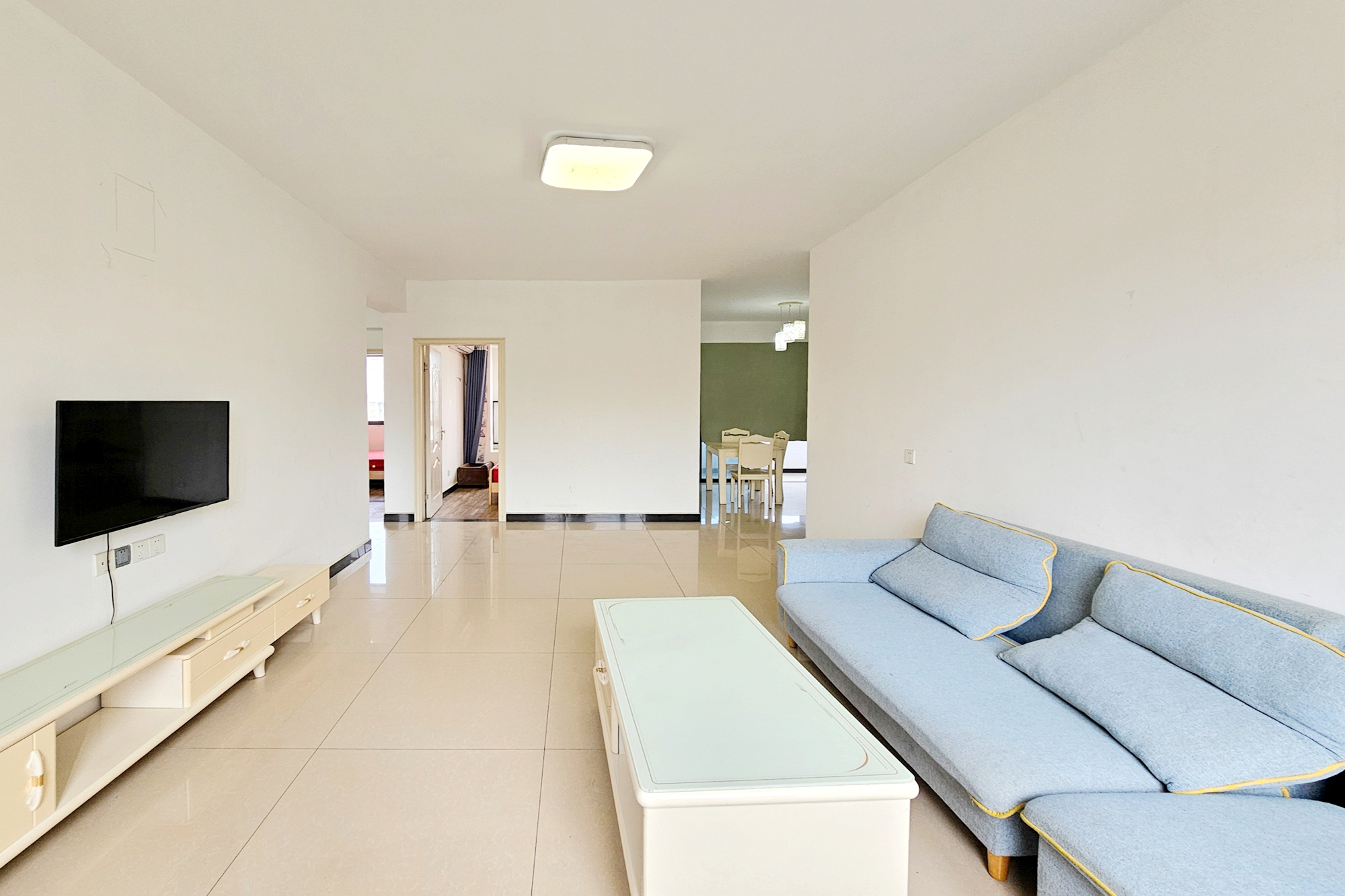 阳光城尚东湾青云苑  4室2厅2卫    81.0万客厅