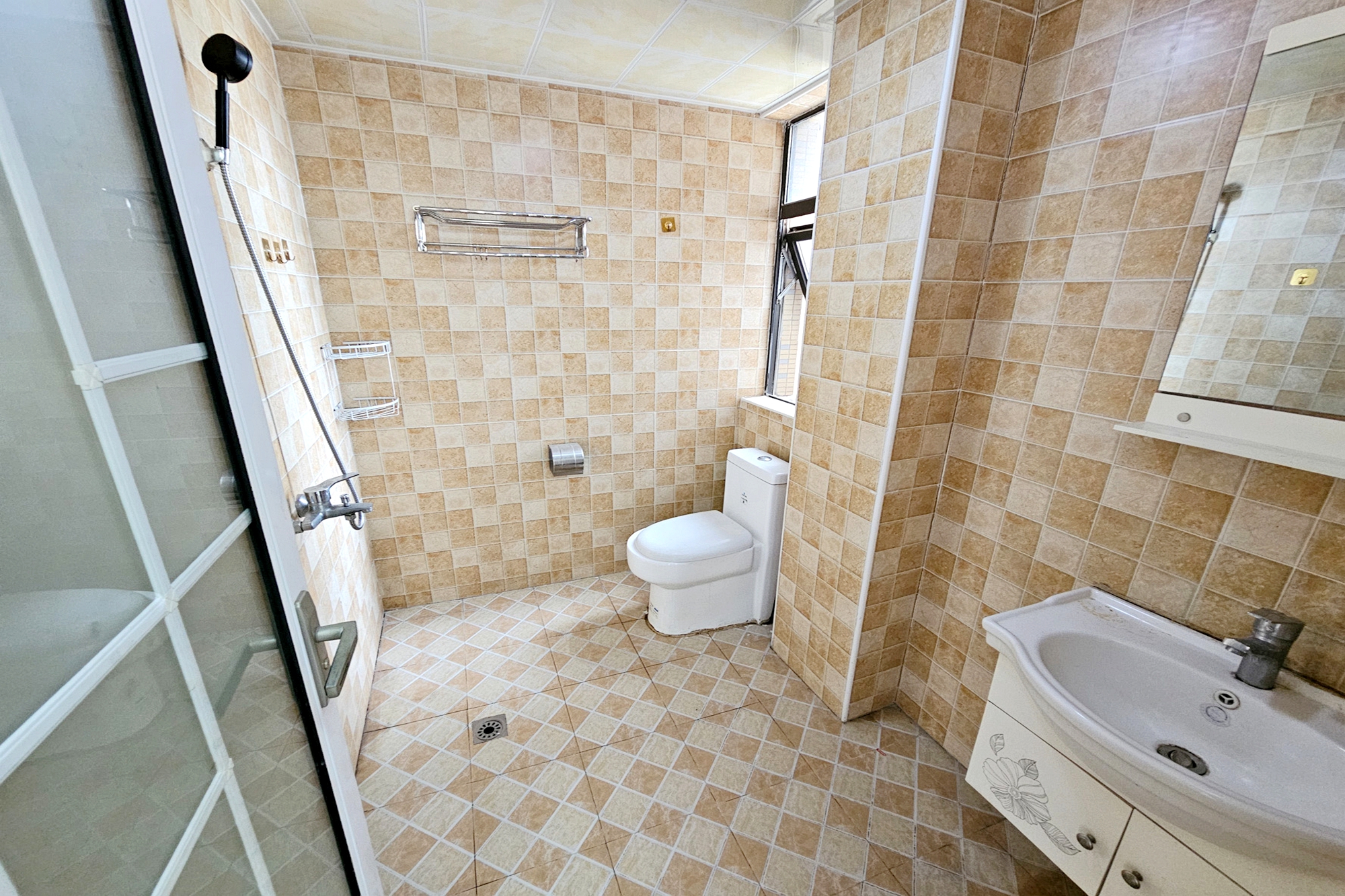 阳光城尚东湾青云苑  4室2厅2卫    81.0万 阳光城尚东湾青云苑  4室2厅2卫    81.0万卫生间