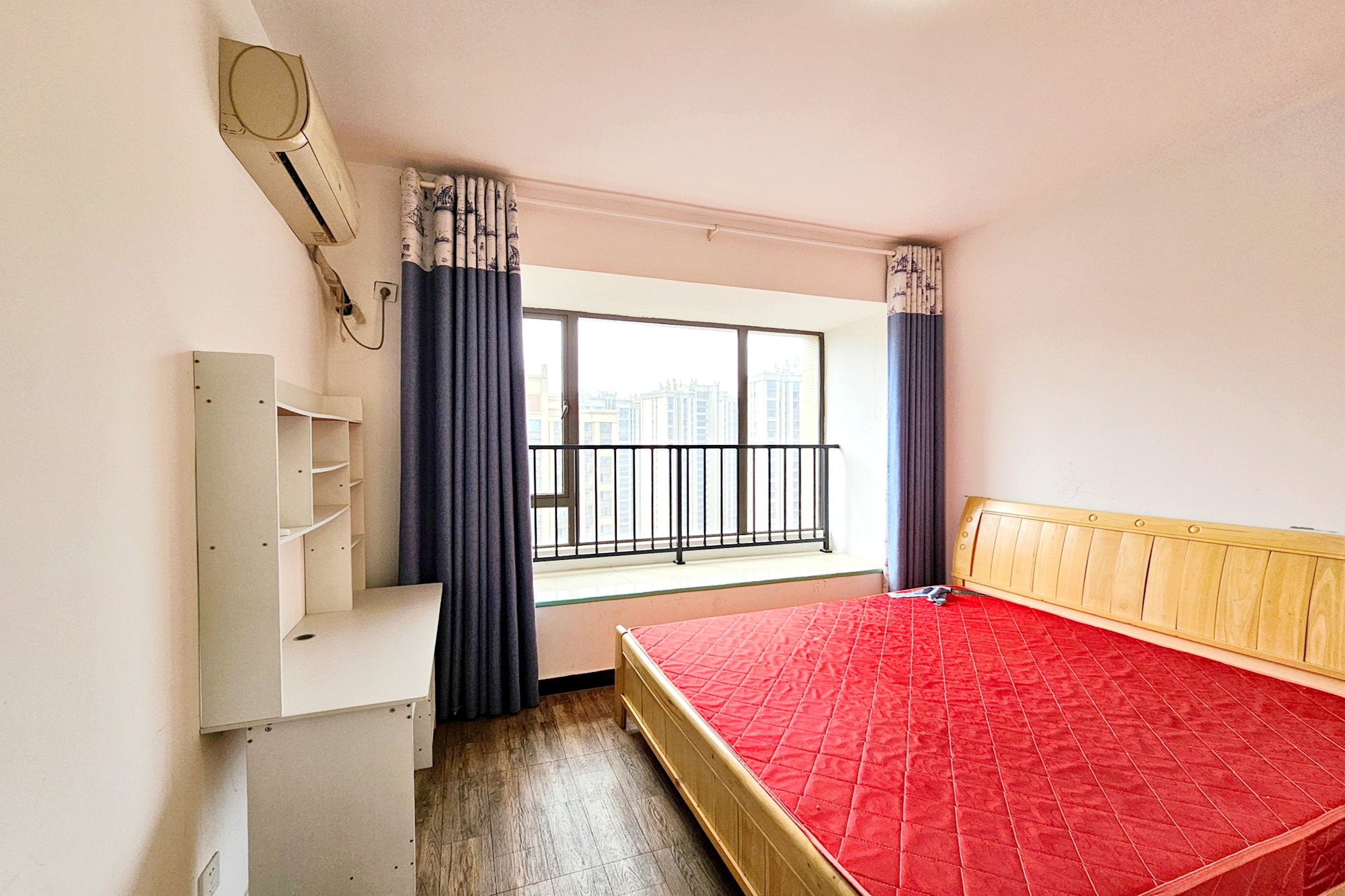 阳光城尚东湾青云苑  4室2厅2卫    81.0万卧室