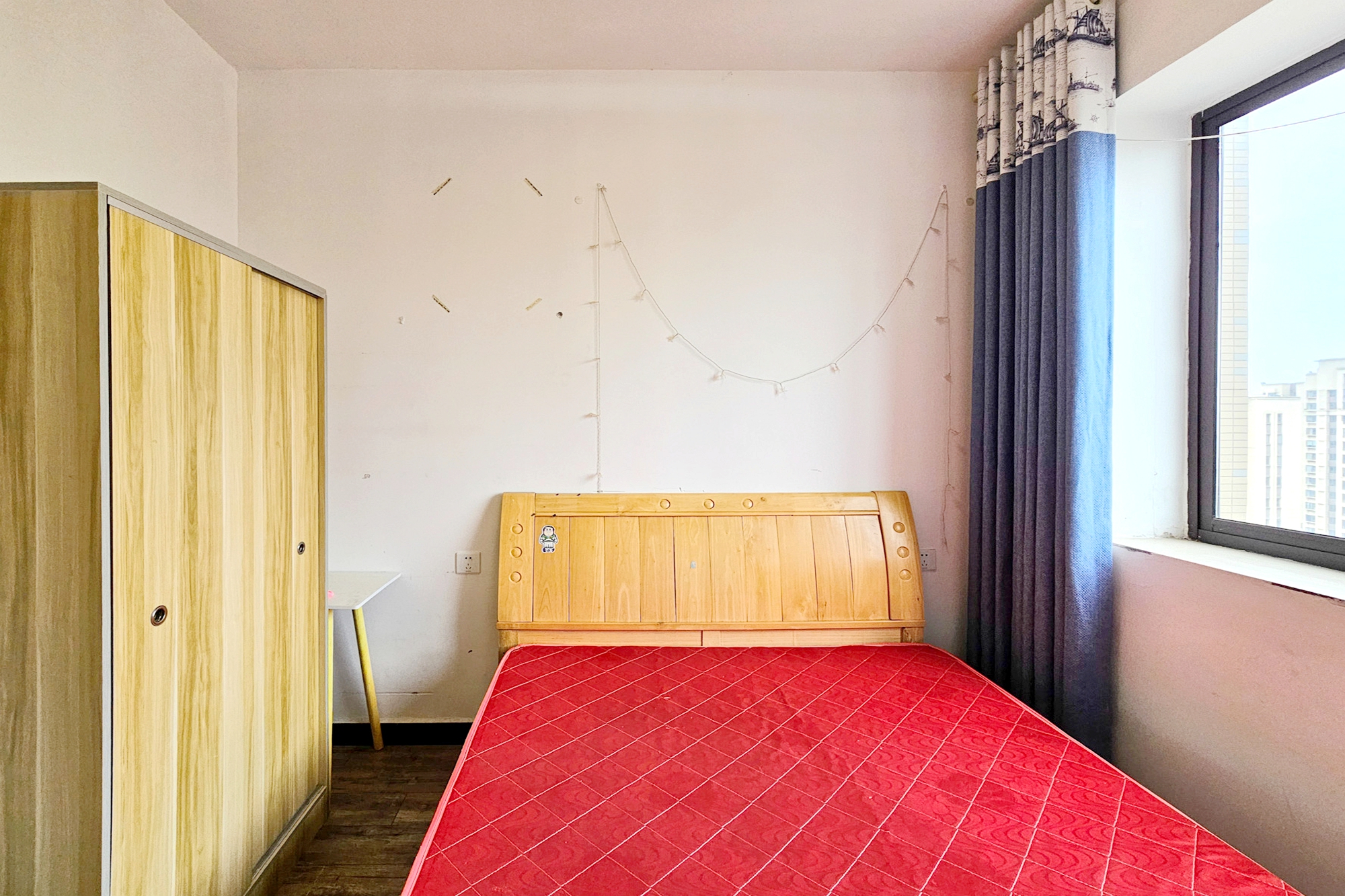 阳光城尚东湾青云苑  4室2厅2卫    81.0万卧室