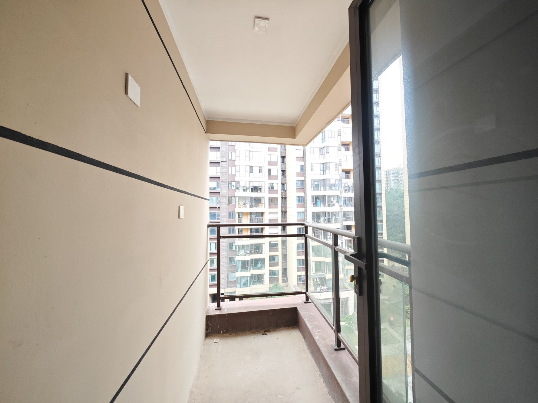 保利城(中航城国际社区、郡原美村) 4室2厅2卫 150.0万 保利城(中航城国际社区、郡原美村) 4室2厅2卫 150.0万阳台