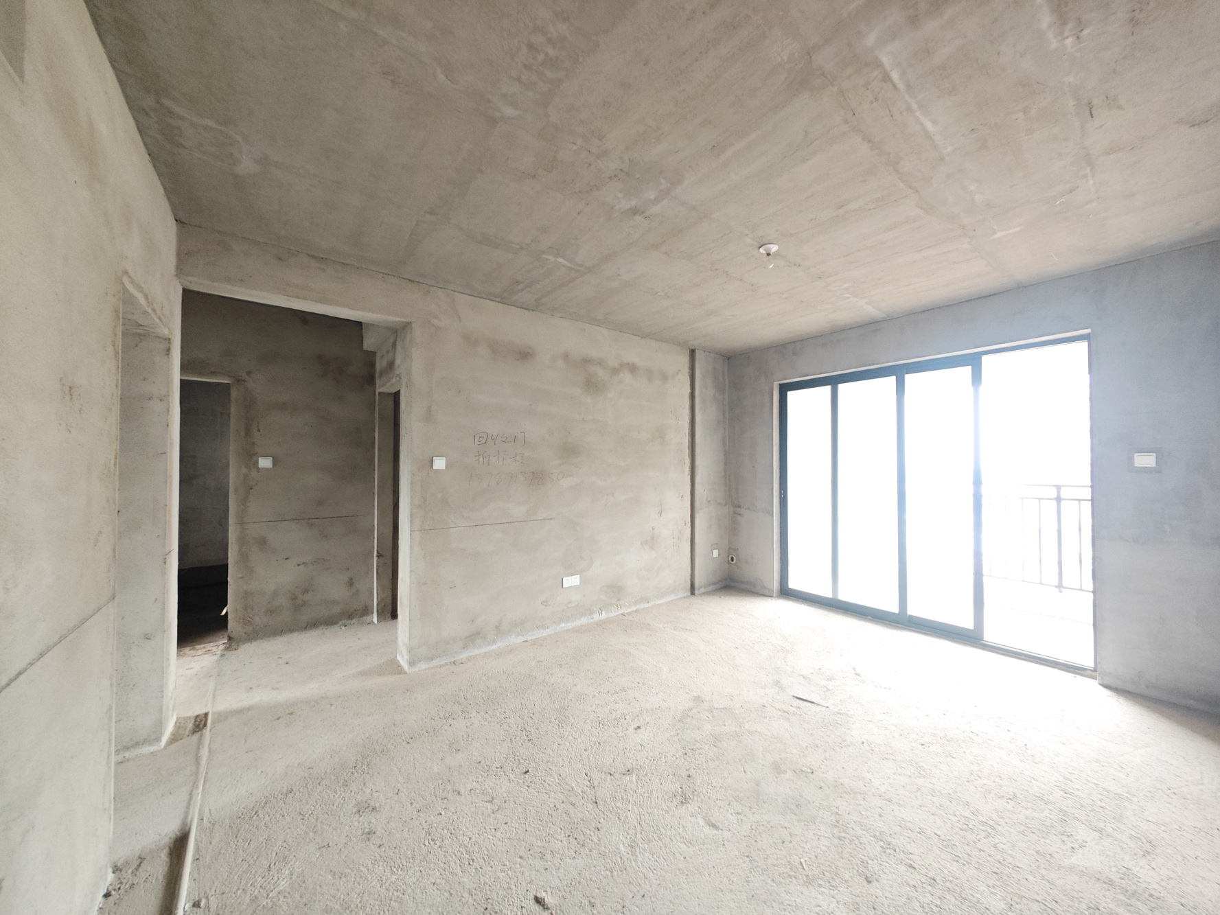 中建嘉和城  1室0厅0卫   90.00万客厅