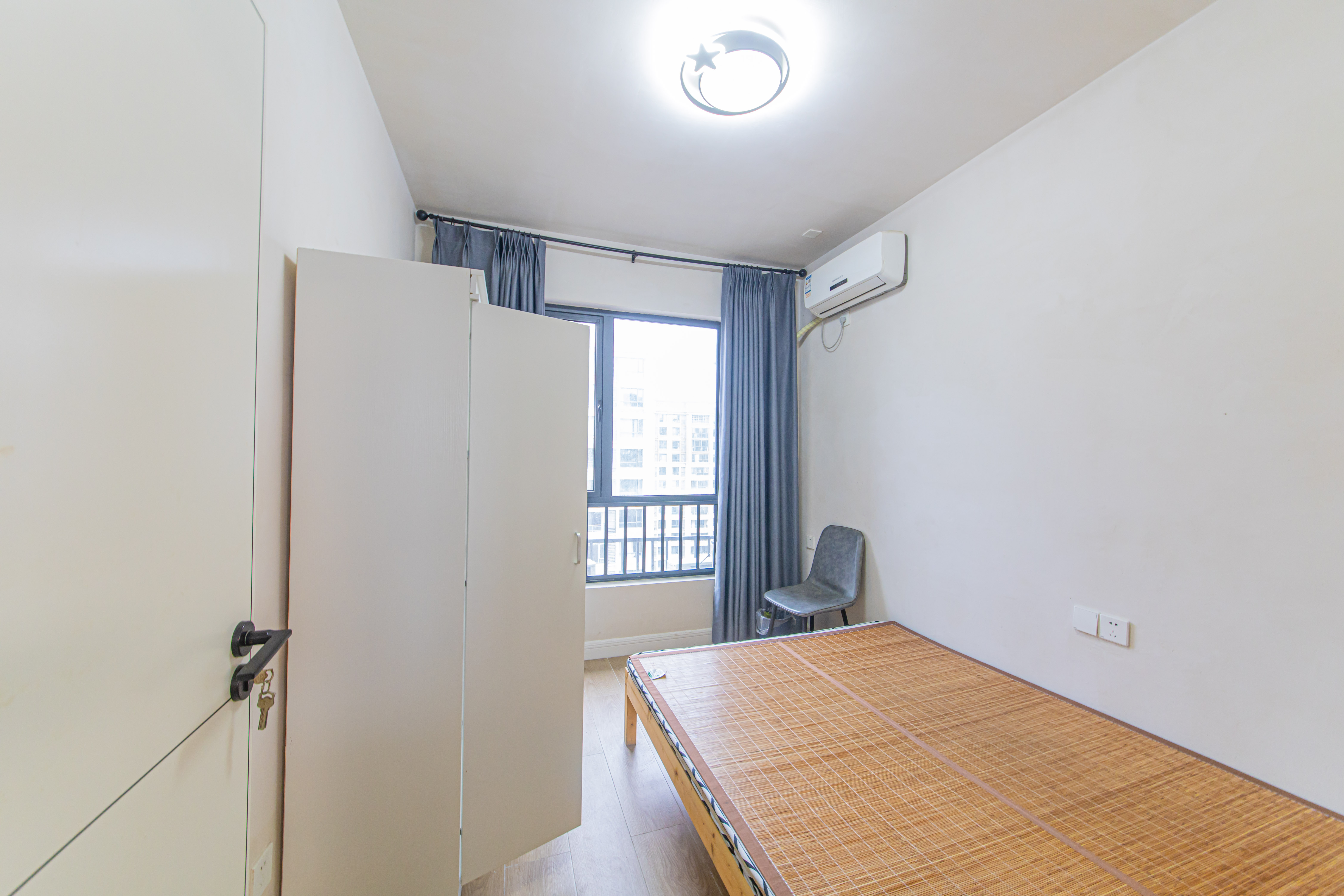 五矿万境蓝山  4室2厅2卫   170.00万卧室