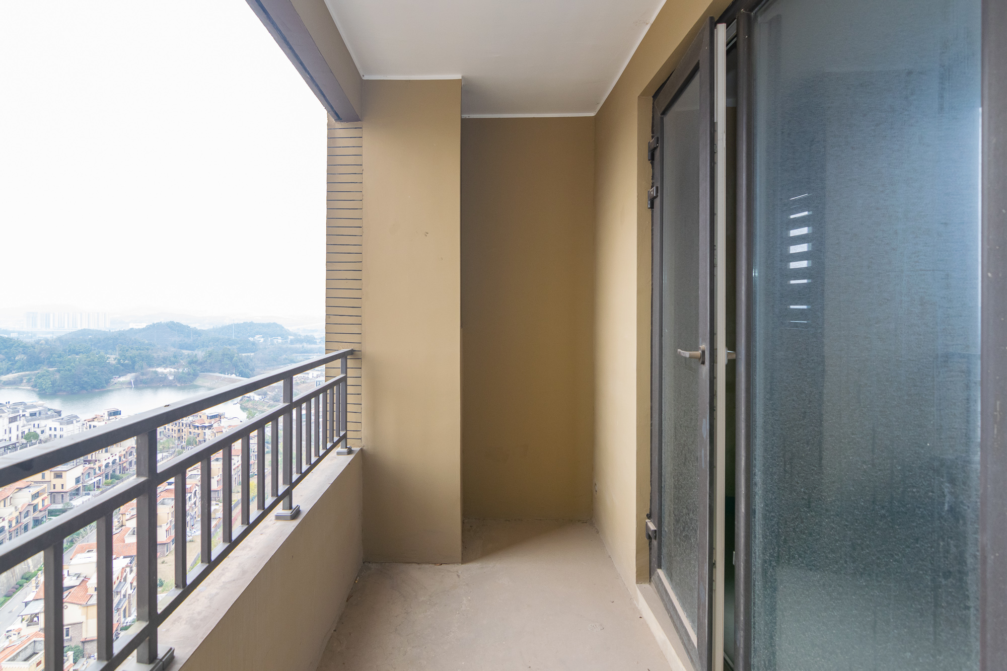 金地三千府(金地湖山樾、金地自在城)  4室2厅2卫    68.8万 金地三千府(金地湖山樾、金地自在城)  4室2厅2卫    68.8万阳台