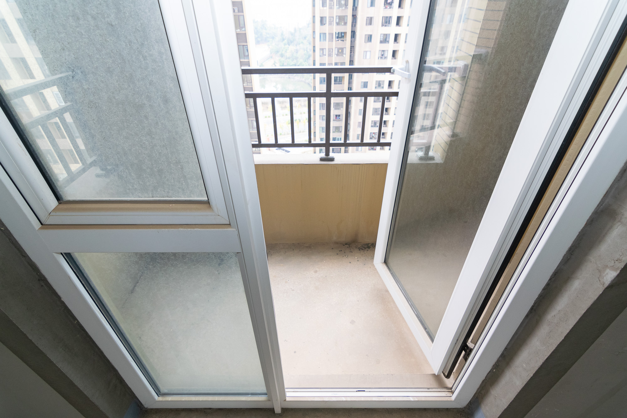 金地三千府(金地湖山樾、金地自在城)  4室2厅2卫    68.8万 金地三千府(金地湖山樾、金地自在城)  4室2厅2卫    68.8万阳台