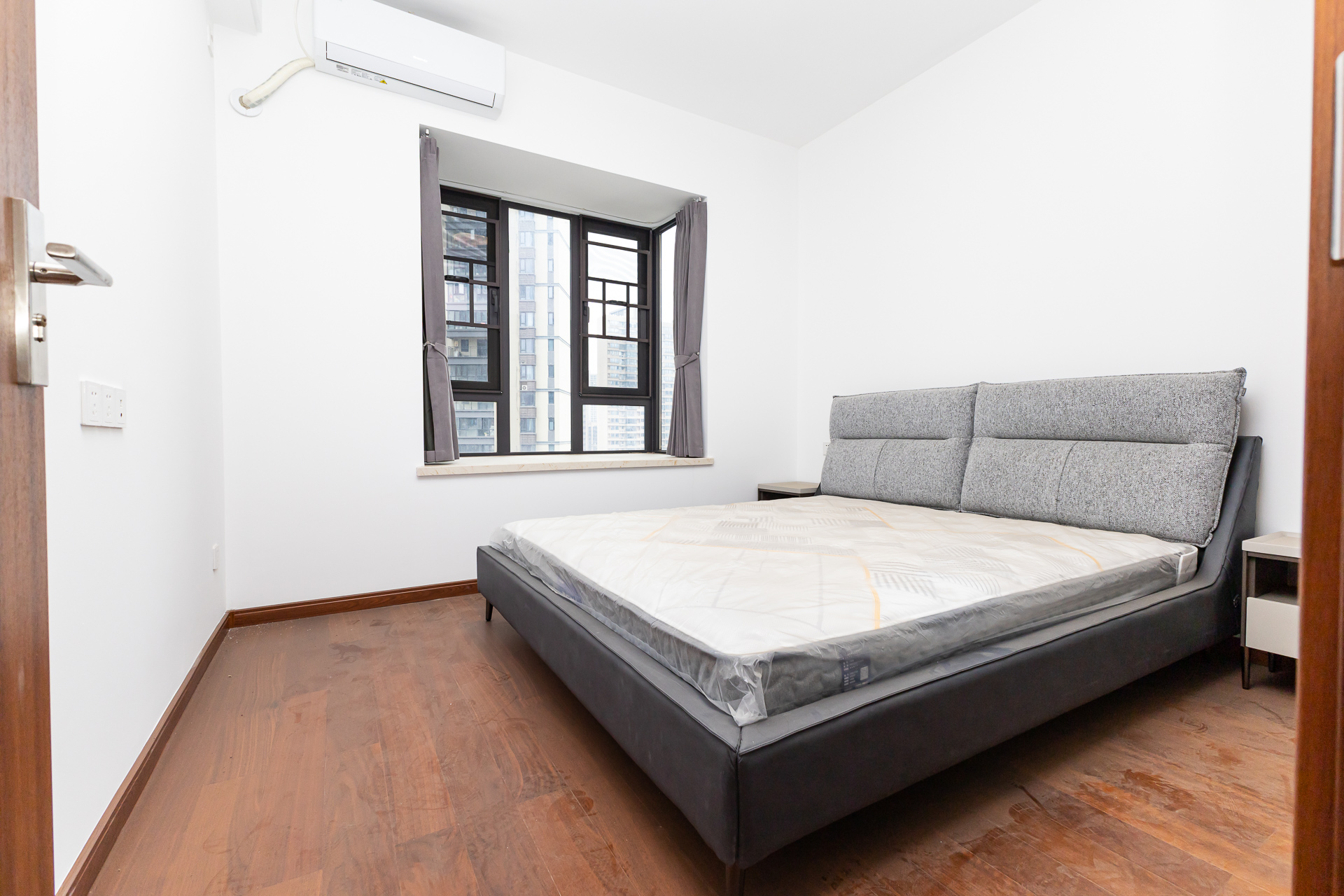 万润滨江天著  4室2厅2卫    144.0万 万润滨江天著  4室2厅2卫    144.0万卧室