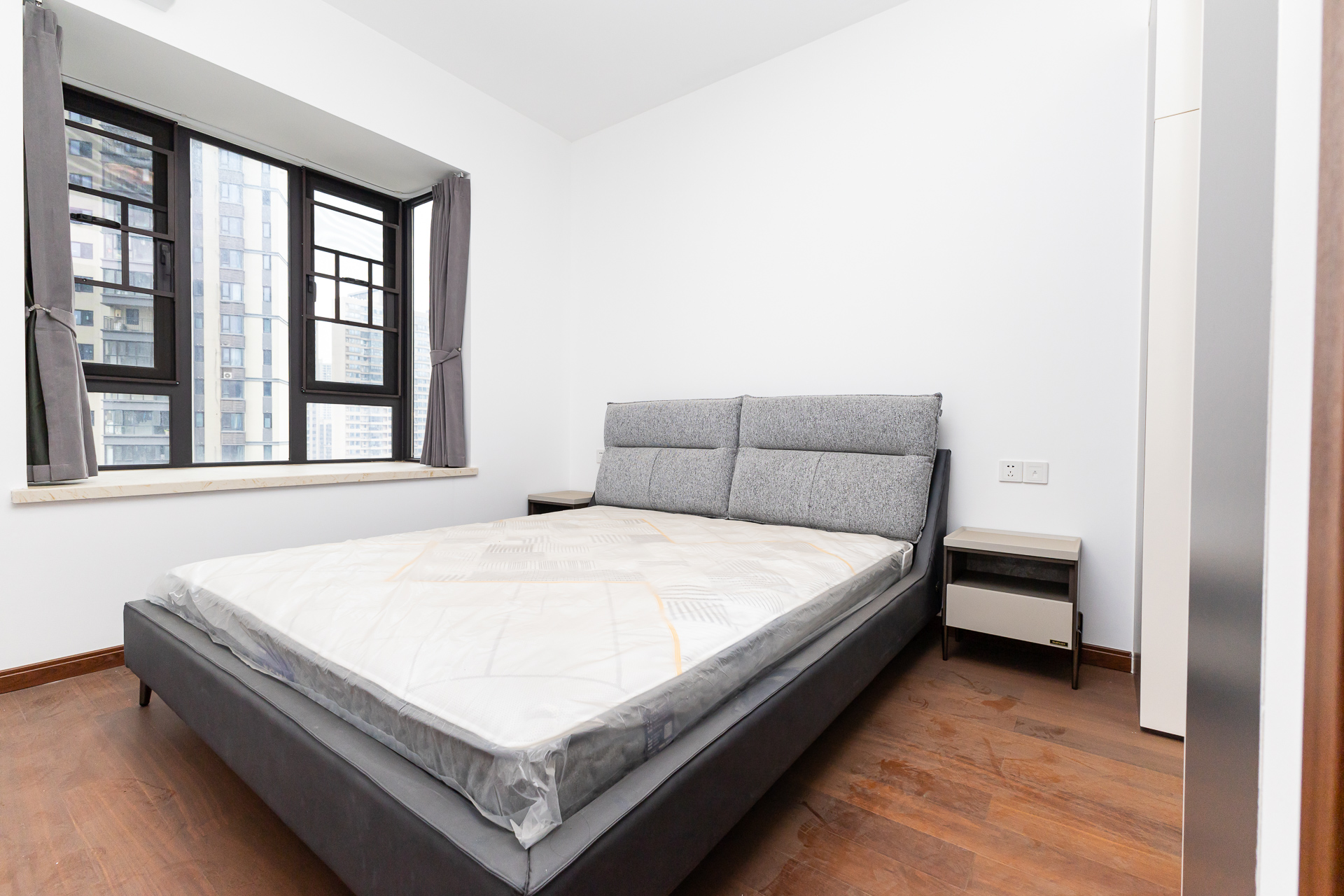 万润滨江天著  4室2厅2卫    144.0万 万润滨江天著  4室2厅2卫    144.0万卧室