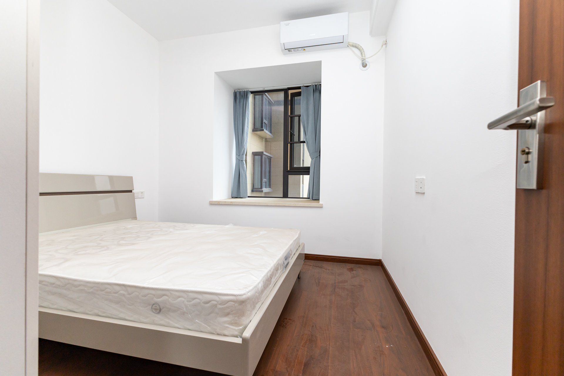 万润滨江天著  4室2厅2卫    144.0万 万润滨江天著  4室2厅2卫    144.0万卧室