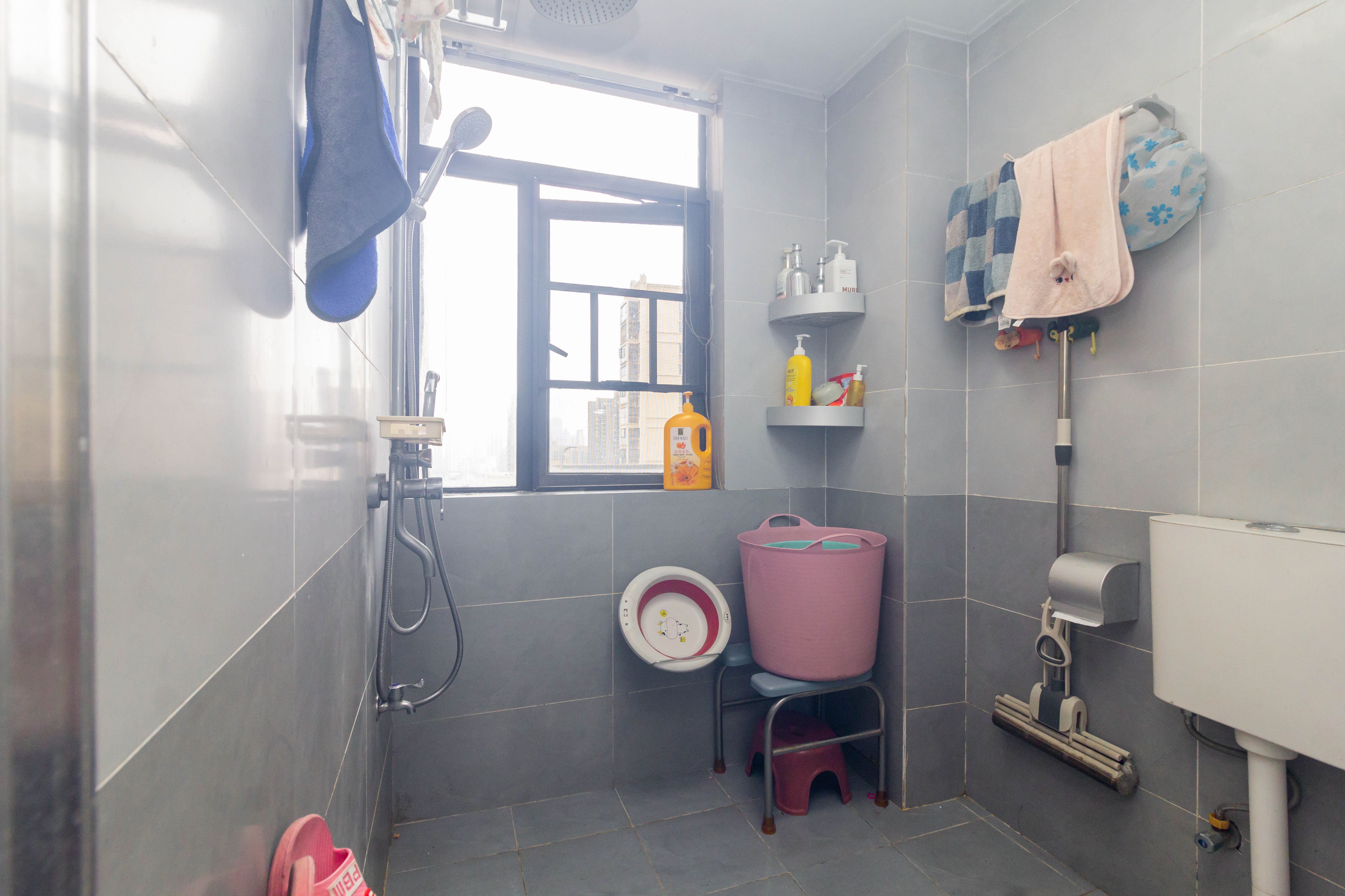 盛隆佳园  2室2厅1卫    78.0万 盛隆佳园  2室2厅1卫    78.0万卫生间