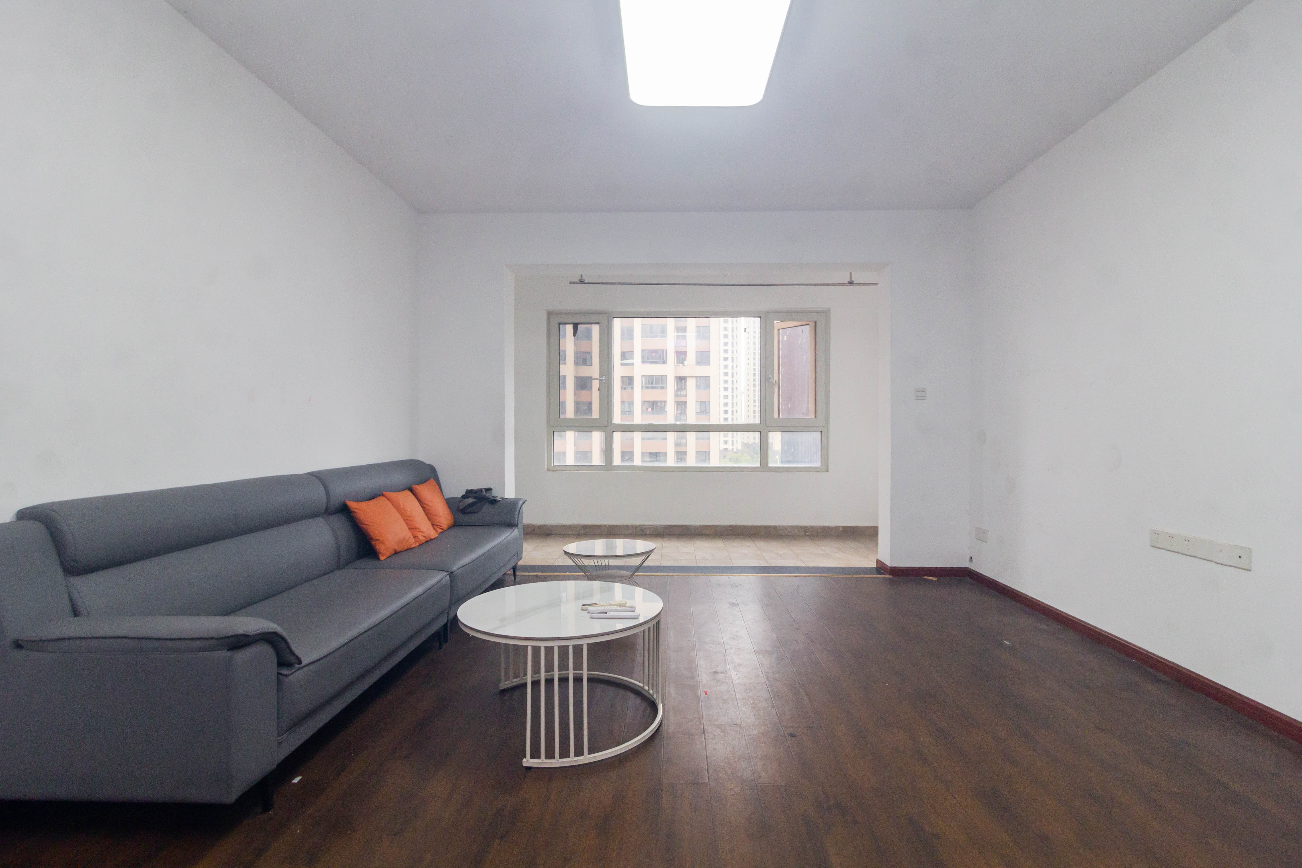 长房东云台 4室2厅2卫 153.8万 长房东云台 4室2厅2卫 153.8万客厅