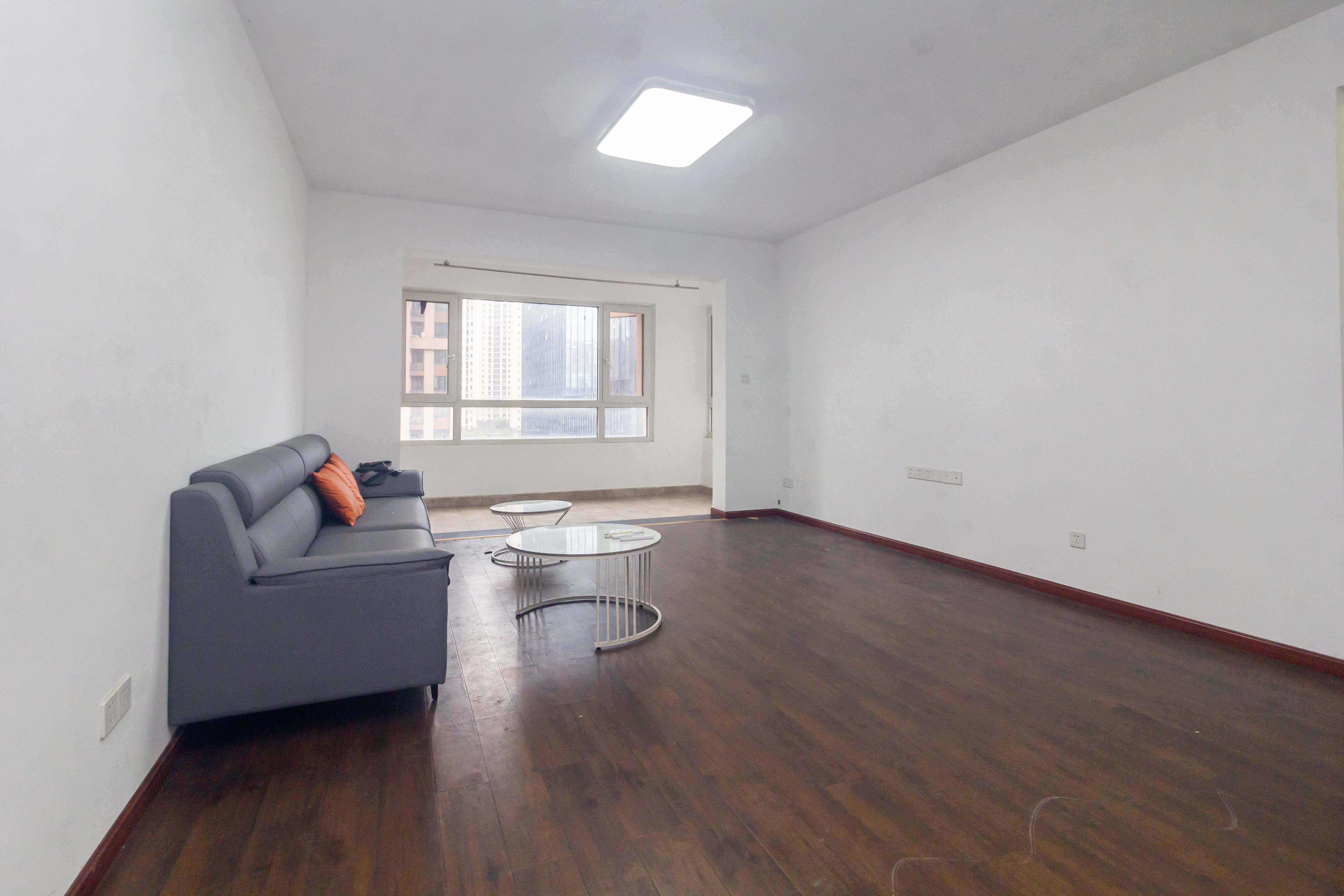 长房东云台 4室2厅2卫 153.8万 长房东云台 4室2厅2卫 153.8万客厅