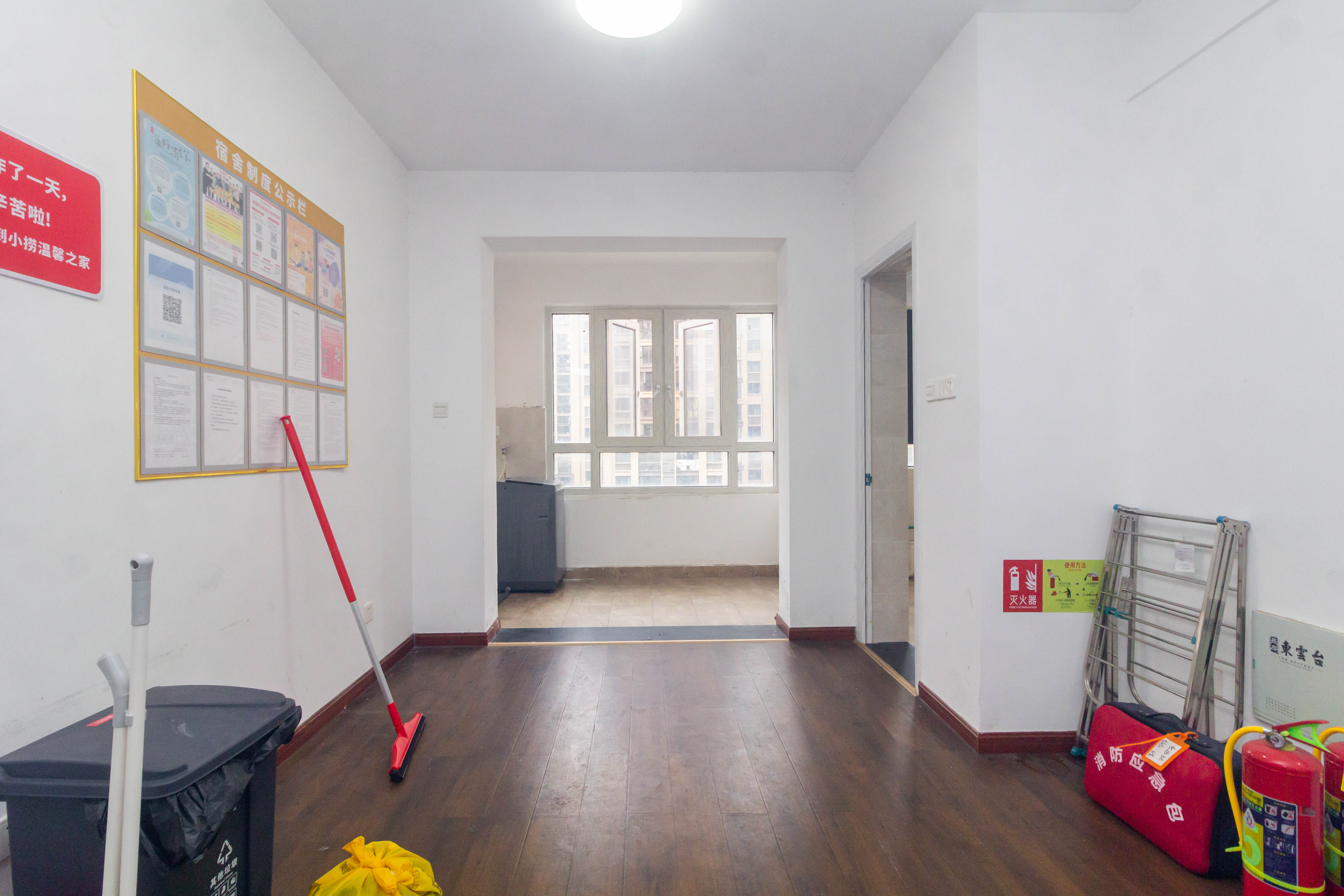 长房东云台 4室2厅2卫 153.8万 长房东云台 4室2厅2卫 153.8万客厅