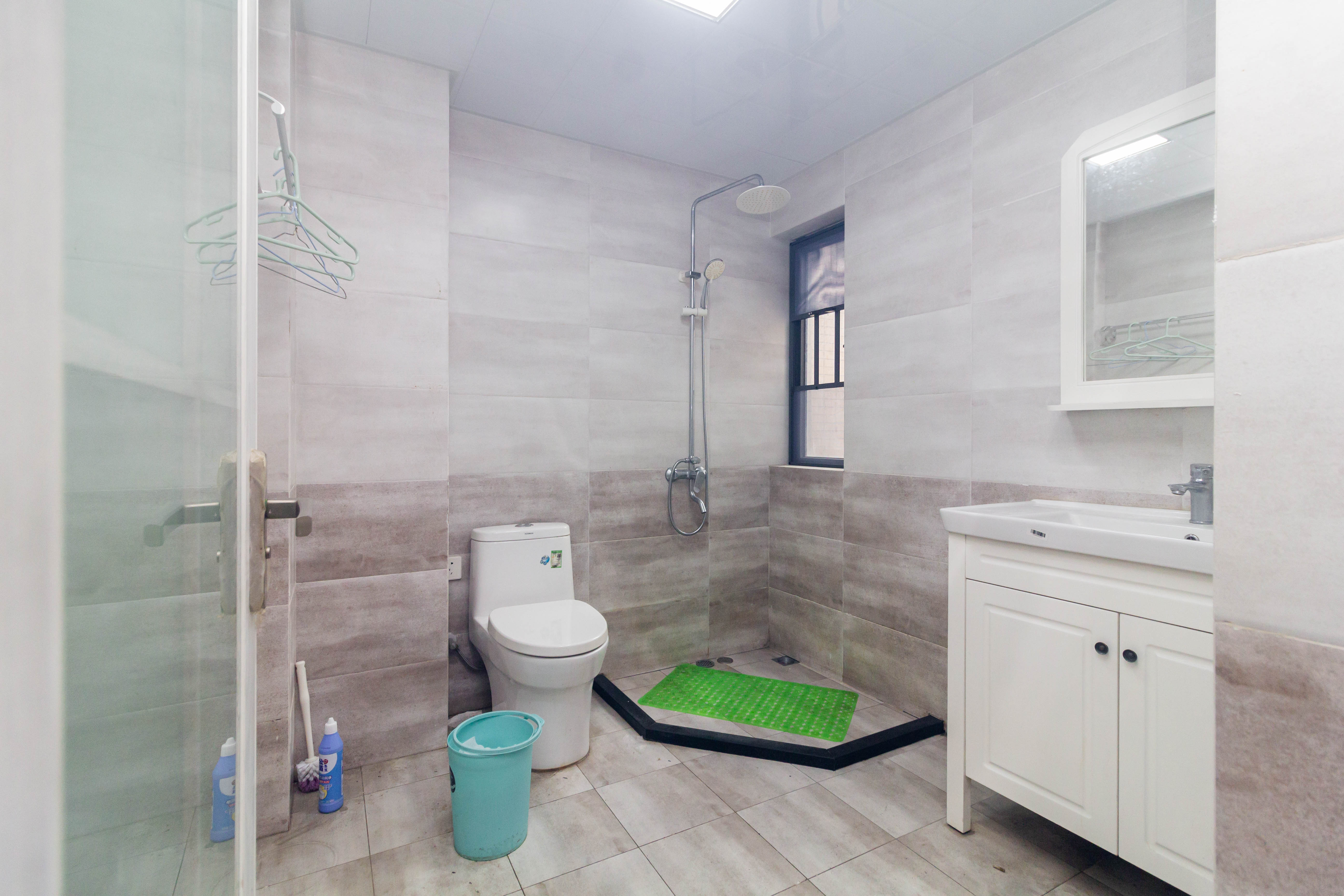 长房东云台 4室2厅2卫 153.8万 长房东云台 4室2厅2卫 153.8万卫生间