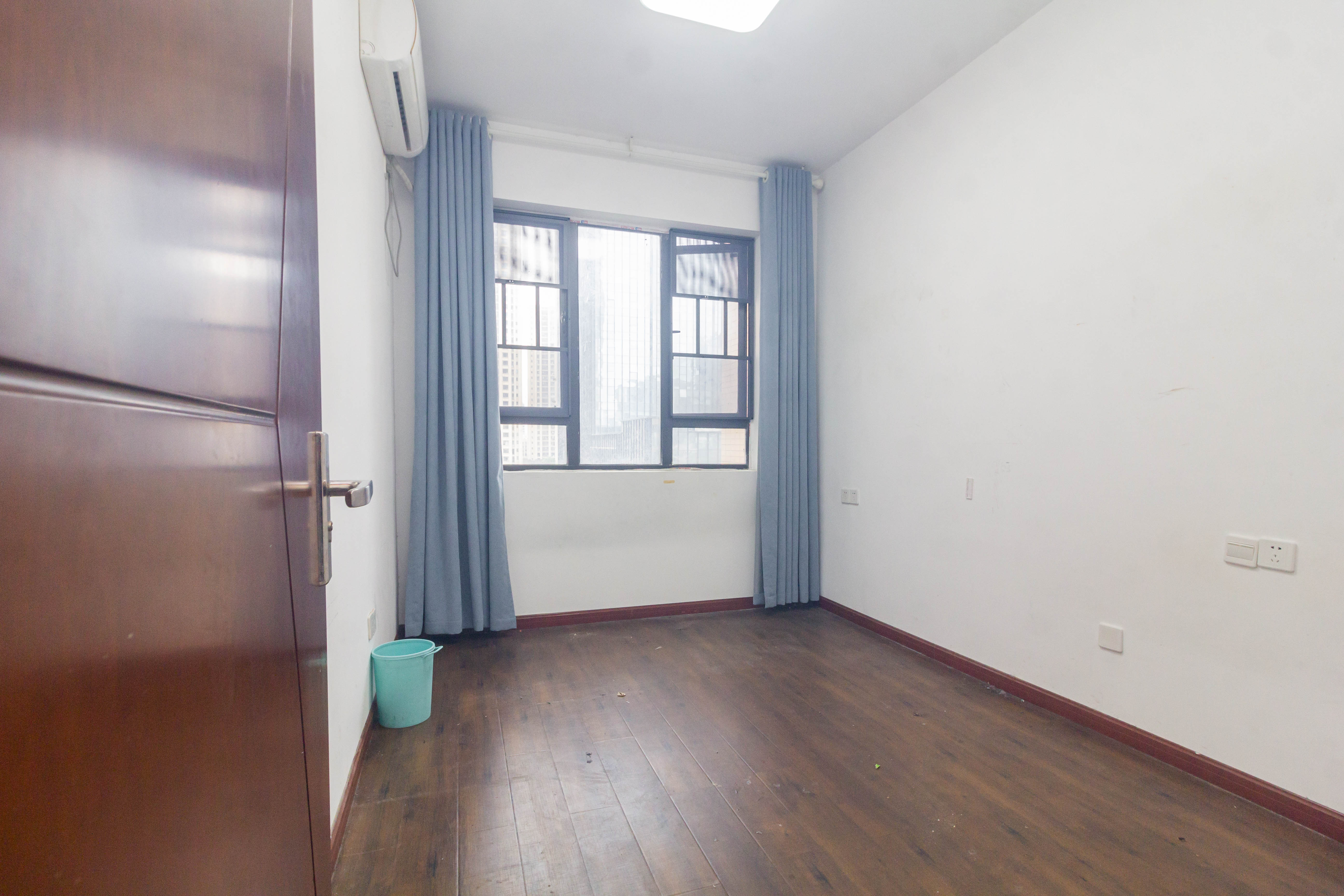 长房东云台 4室2厅2卫 153.8万 长房东云台 4室2厅2卫 153.8万卧室