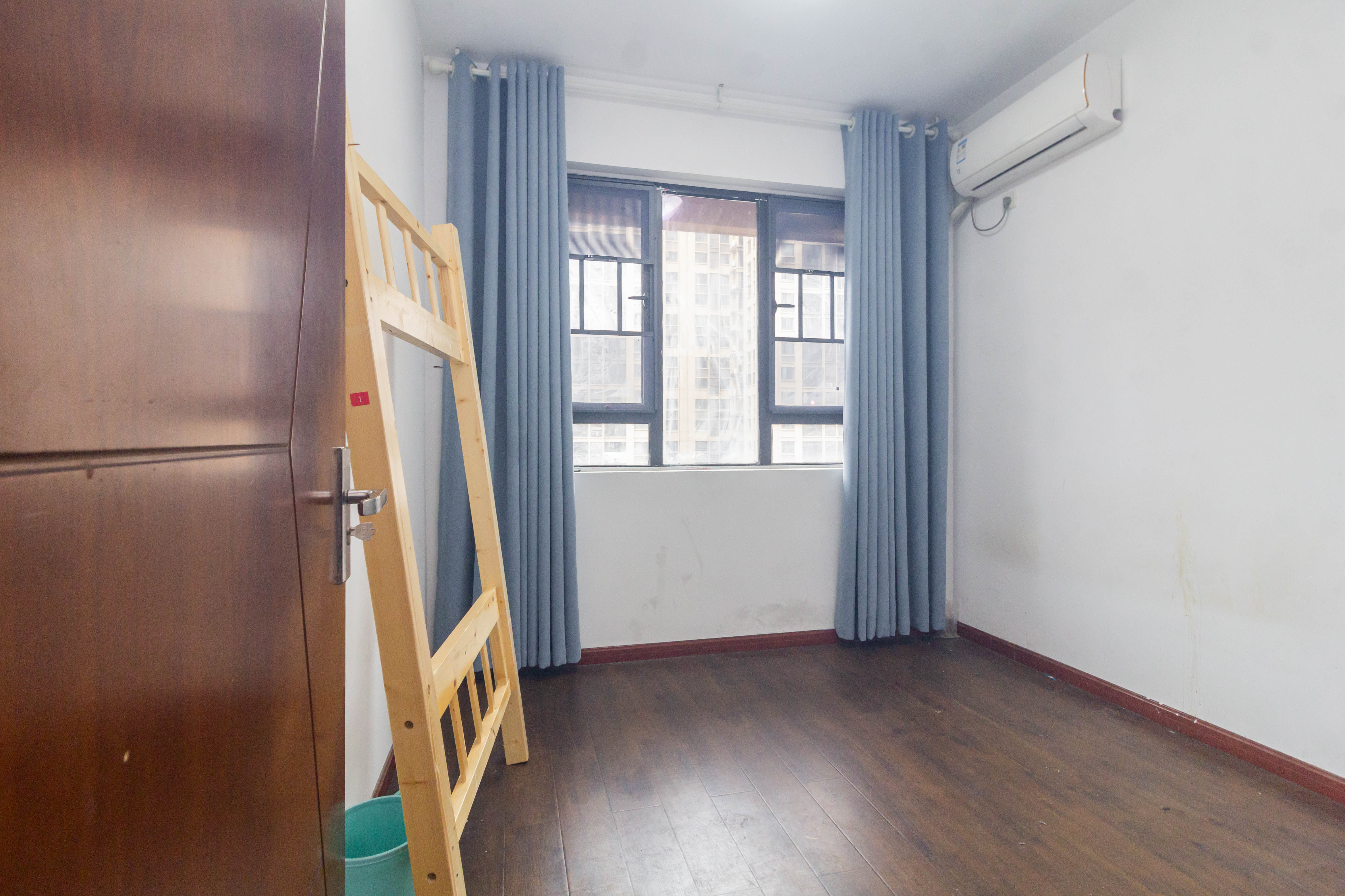 长房东云台 4室2厅2卫 153.8万 长房东云台 4室2厅2卫 153.8万卧室