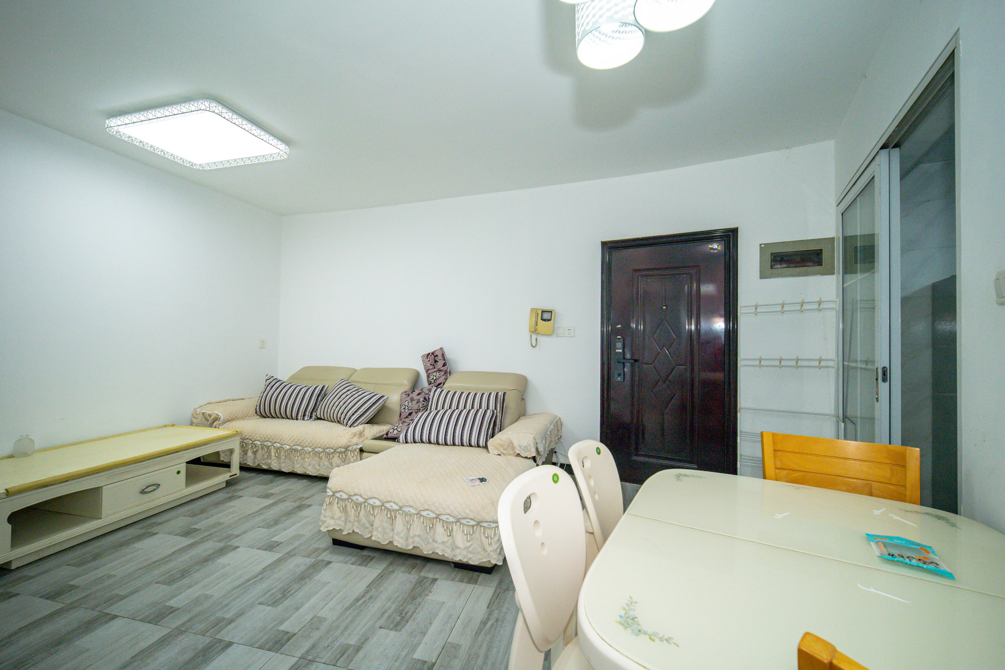 晶华美地 1室1厅1卫 38.0万 晶华美地 1室1厅1卫 38.0万客厅