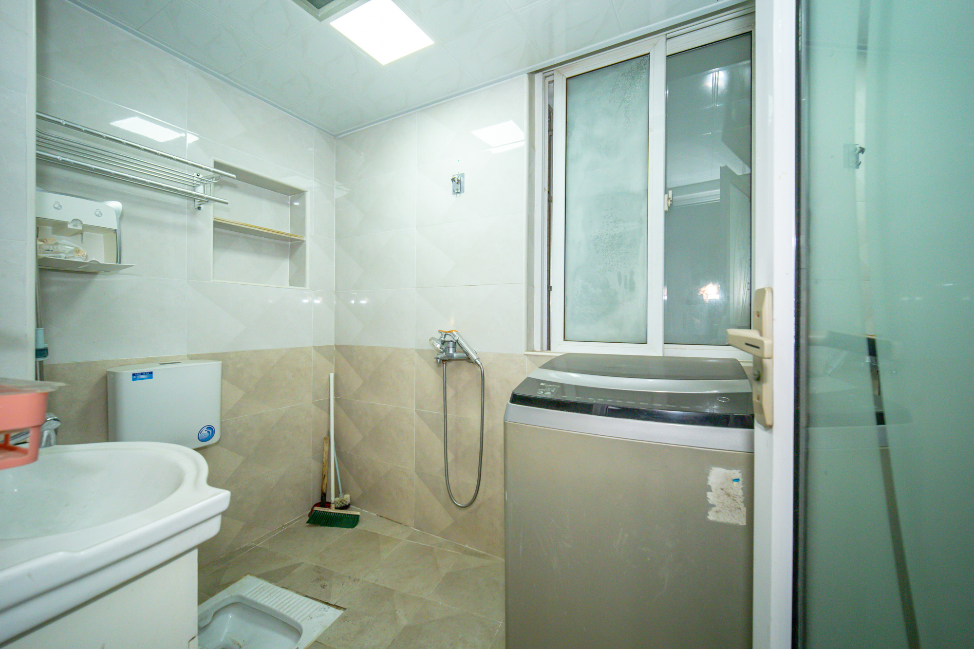 晶华美地 1室1厅1卫 38.0万 晶华美地 1室1厅1卫 38.0万卫生间