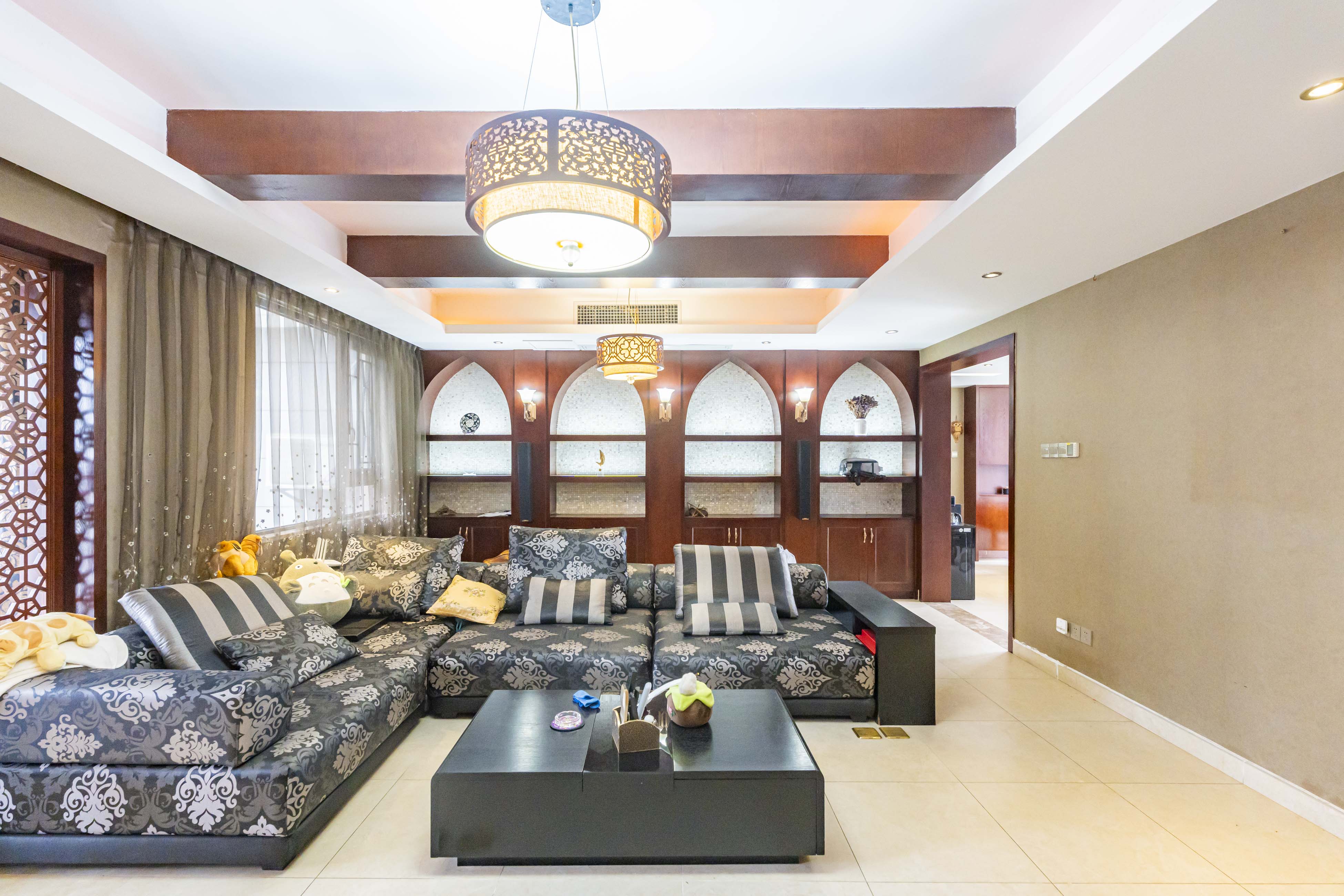 藏珑湖上国际花园  3室2厅2卫    145.0万 藏珑湖上国际花园  3室2厅2卫    145.0万客厅