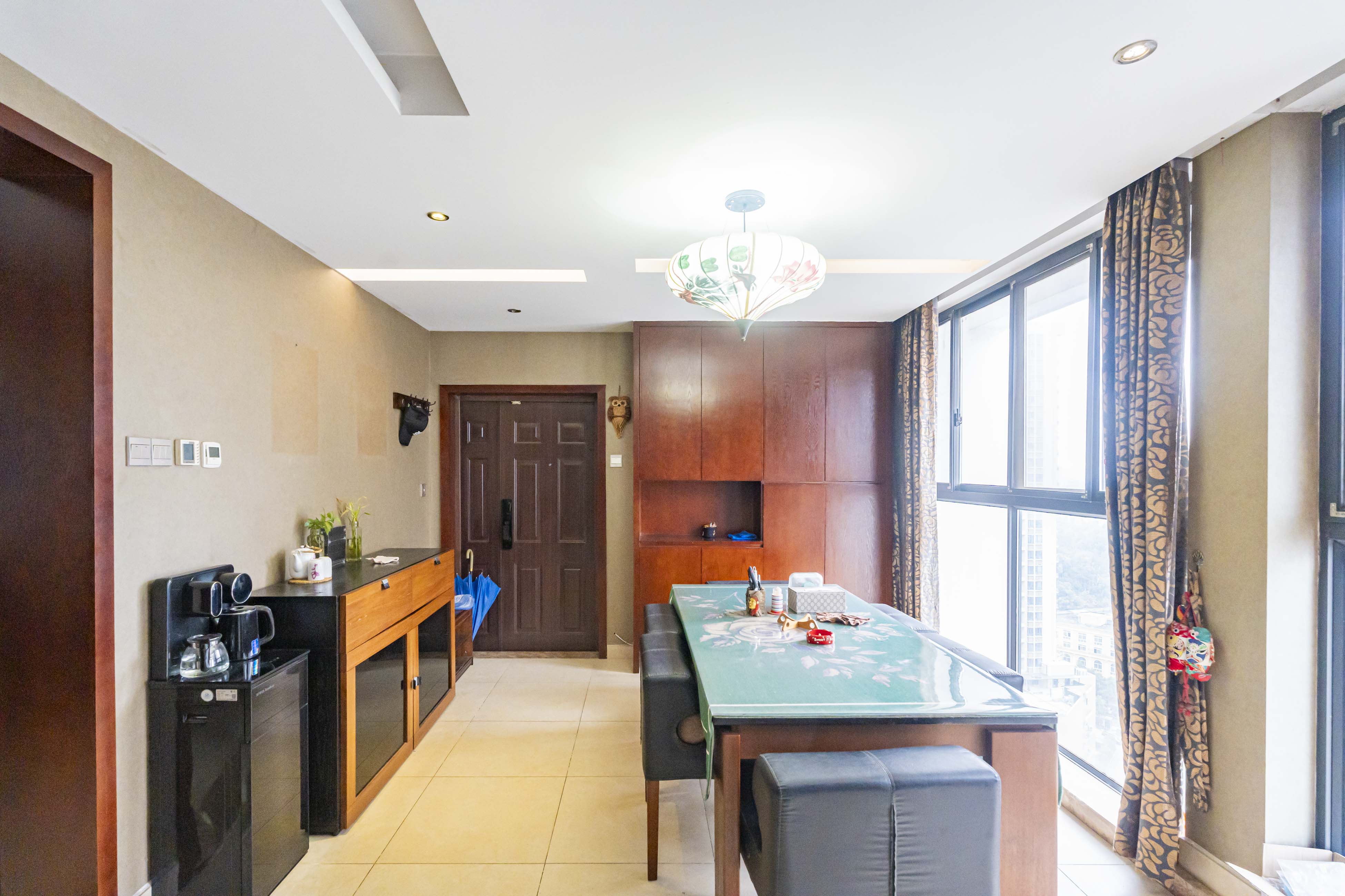 藏珑湖上国际花园  3室2厅2卫    145.0万客厅