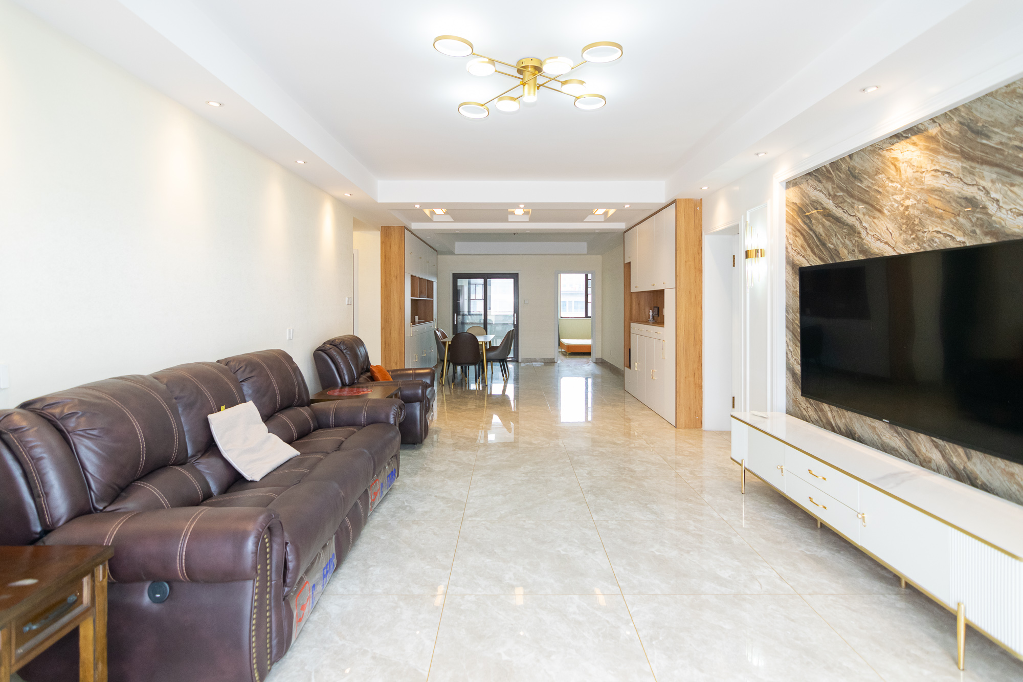 大汉汉园  5室2厅2卫    119.8万 大汉汉园  5室2厅2卫    119.8万客厅