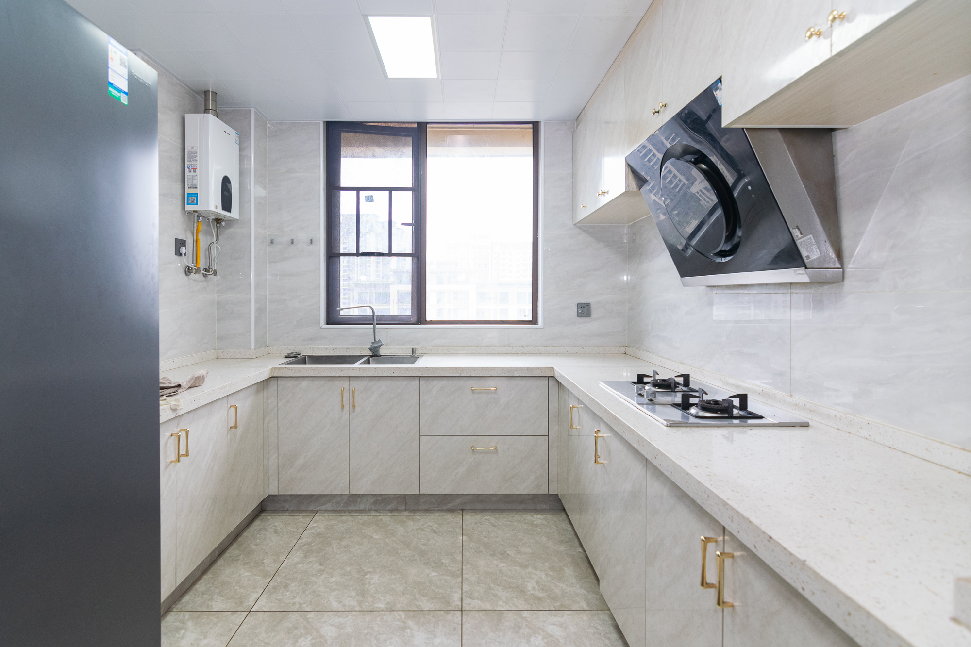 大汉汉园  5室2厅2卫    119.8万 大汉汉园  5室2厅2卫    119.8万厨房