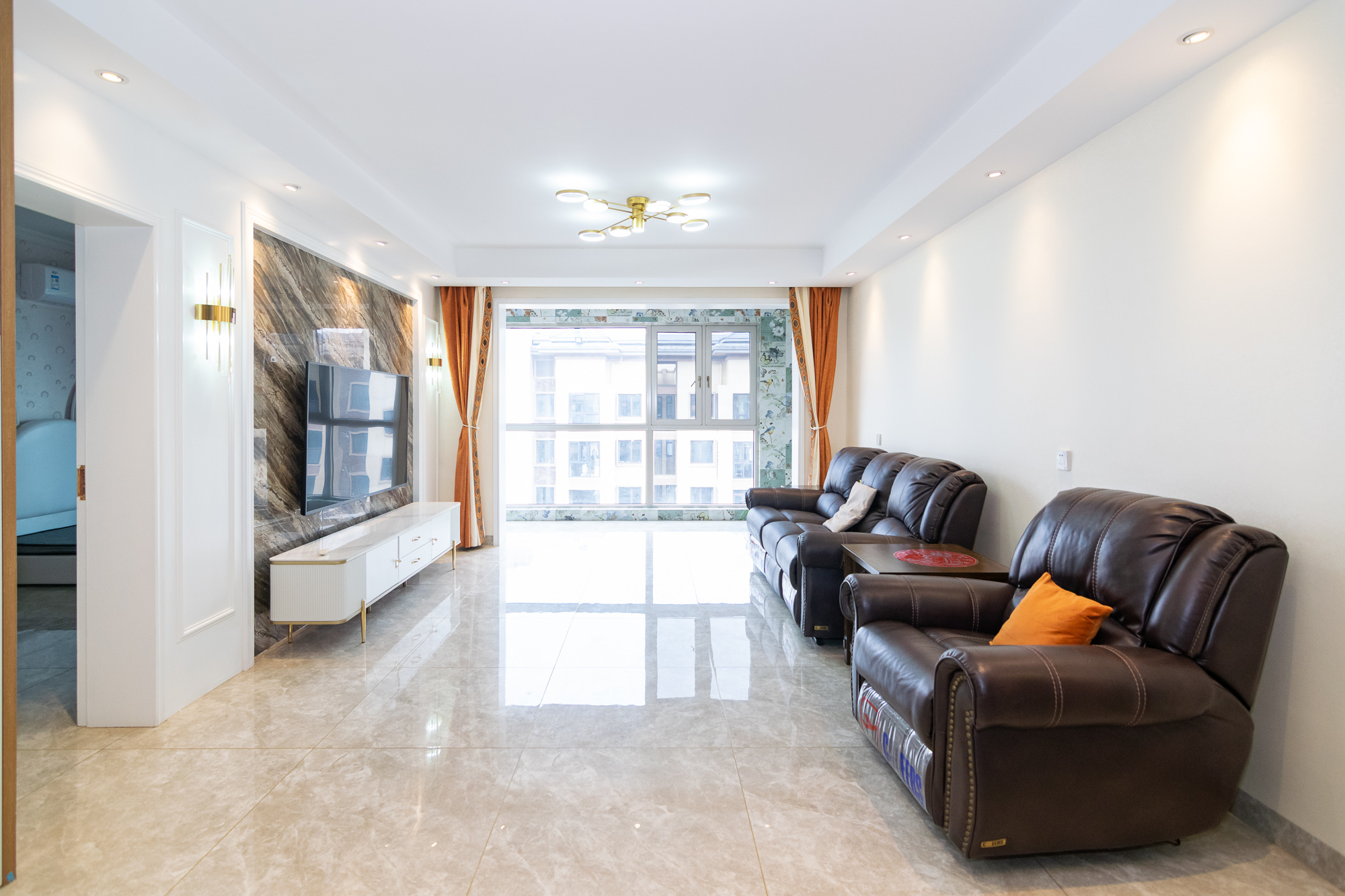 大汉汉园  5室2厅2卫    119.8万 大汉汉园  5室2厅2卫    119.8万客厅