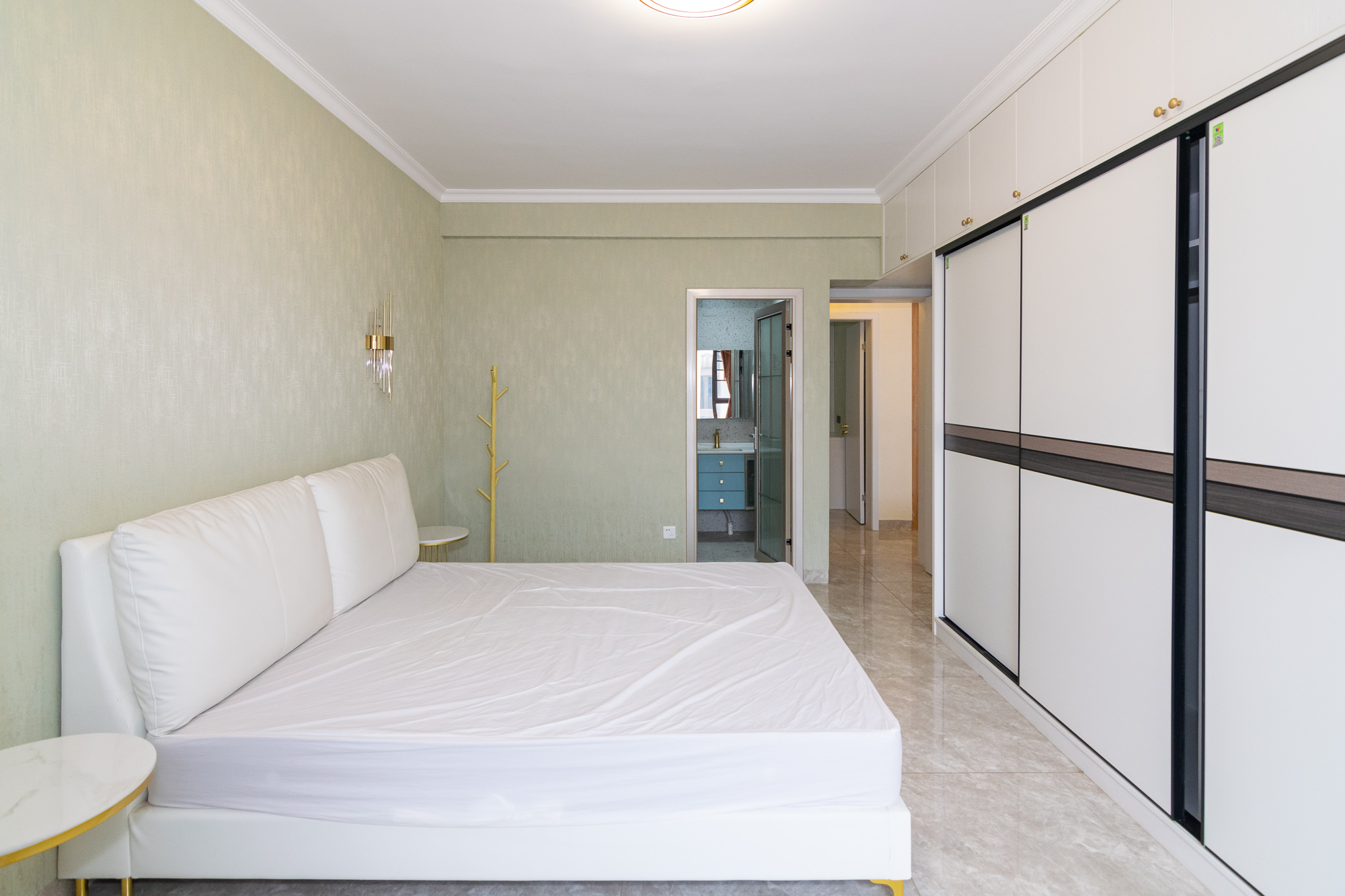 大汉汉园  5室2厅2卫    119.8万 大汉汉园  5室2厅2卫    119.8万卧室