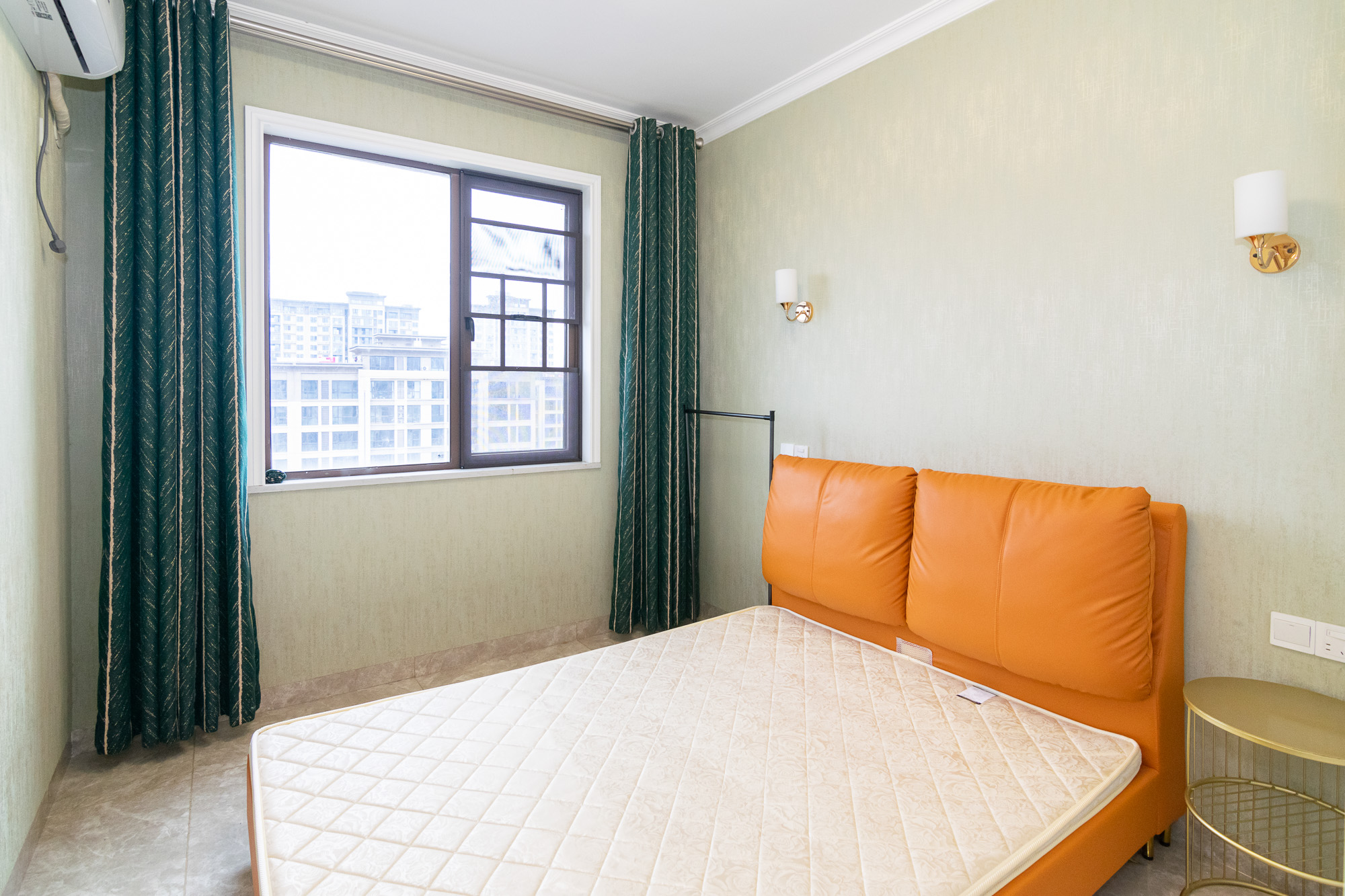 大汉汉园  5室2厅2卫    119.8万 大汉汉园  5室2厅2卫    119.8万卧室