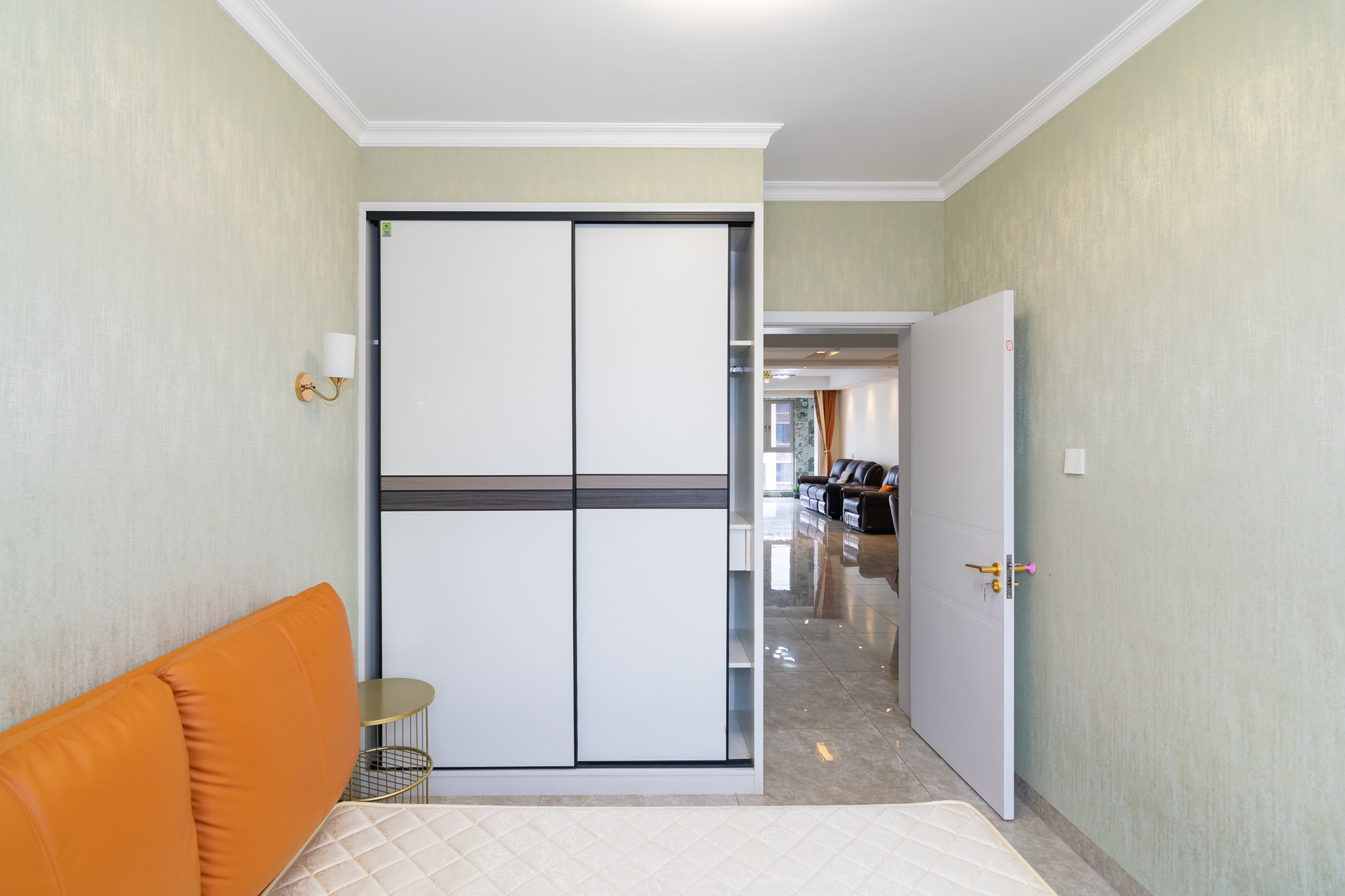 大汉汉园  5室2厅2卫    119.8万 大汉汉园  5室2厅2卫    119.8万卧室