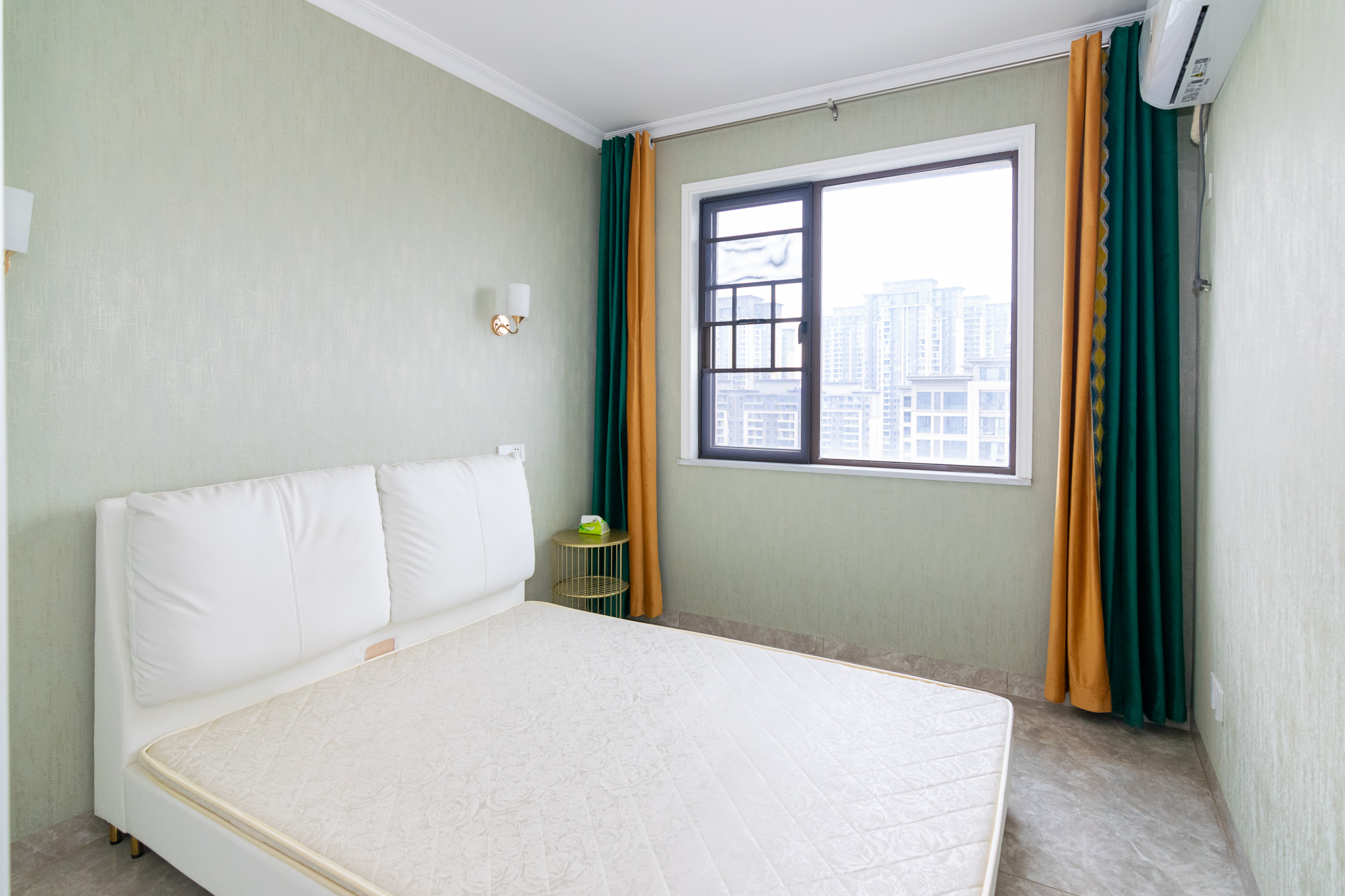 大汉汉园  5室2厅2卫    119.8万 大汉汉园  5室2厅2卫    119.8万卧室