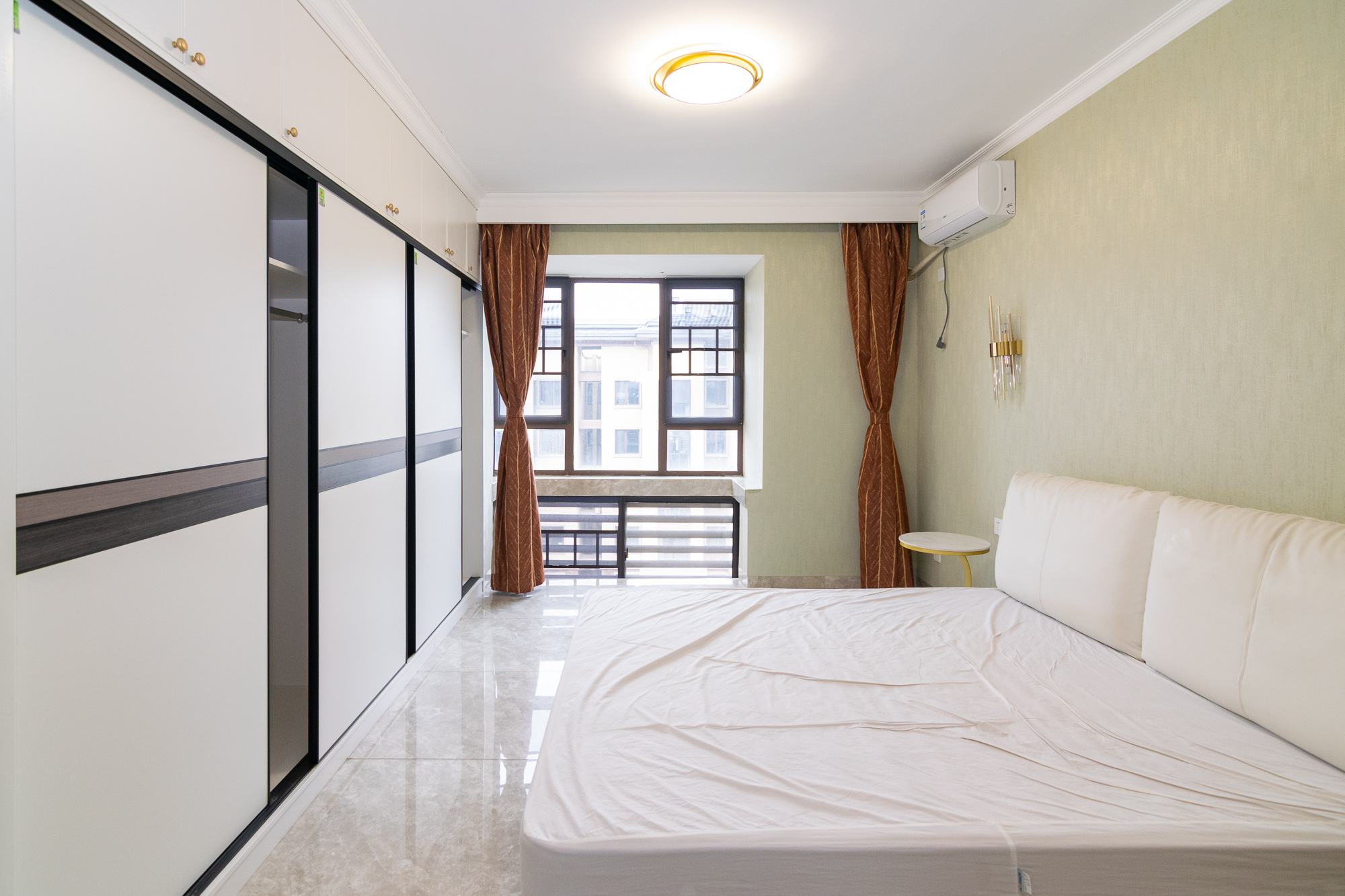 大汉汉园  5室2厅2卫    119.8万 大汉汉园  5室2厅2卫    119.8万卧室