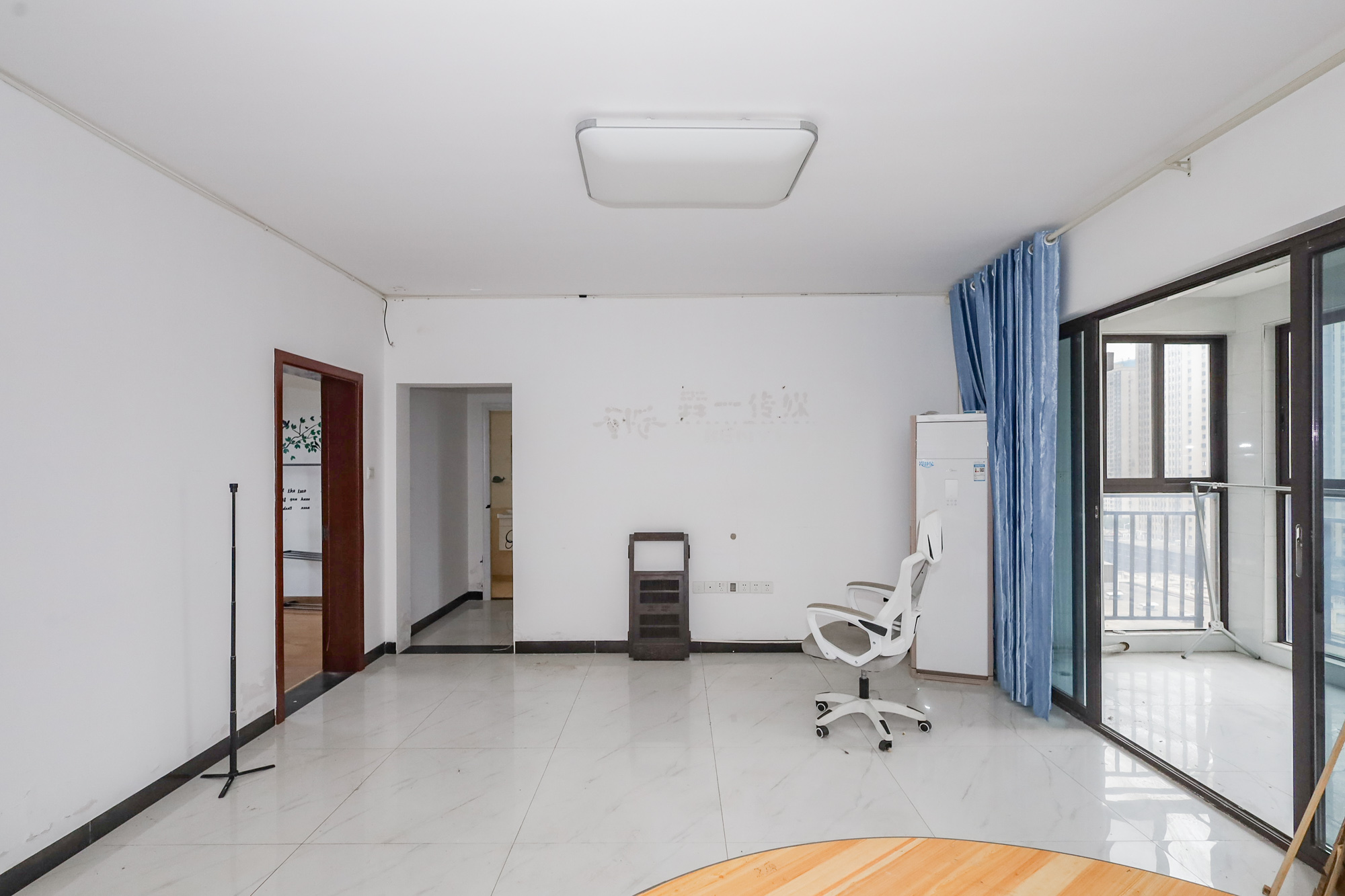 钰龙天下二期(钰龙佳园) 5室2厅2卫 236.0万 钰龙天下二期(钰龙佳园) 5室2厅2卫 236.0万客厅