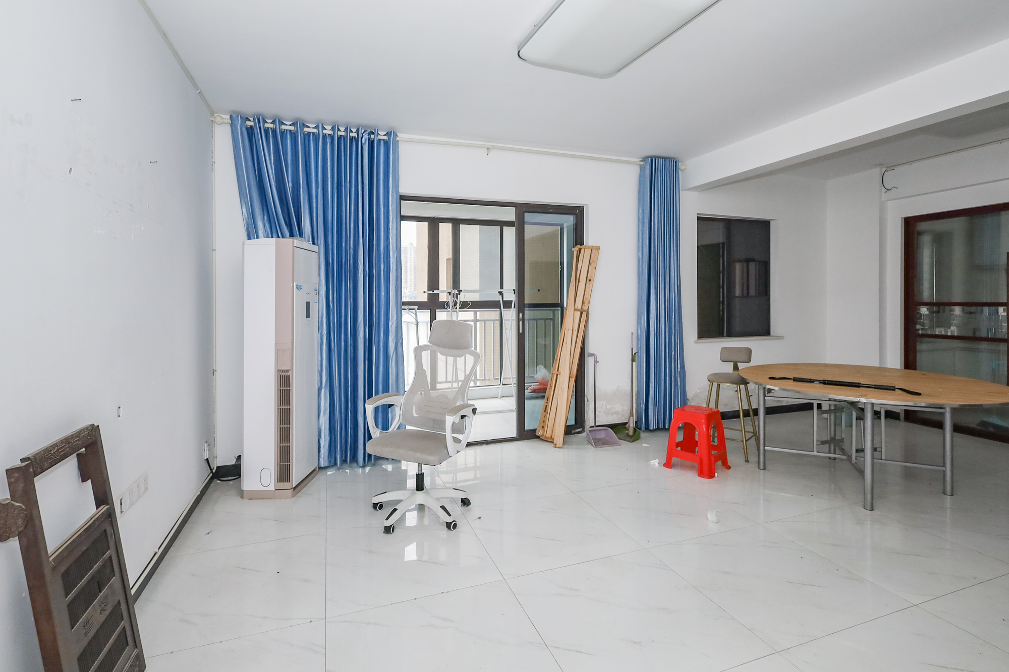 钰龙天下二期(钰龙佳园) 5室2厅2卫 236.0万 钰龙天下二期(钰龙佳园) 5室2厅2卫 236.0万客厅