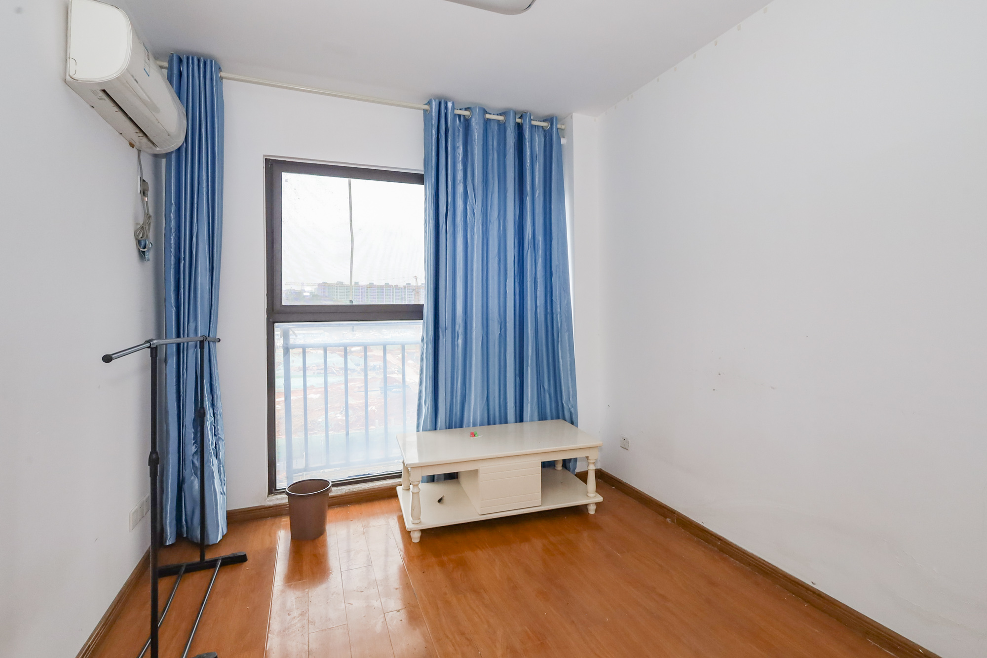 钰龙天下二期(钰龙佳园) 5室2厅2卫 236.0万 钰龙天下二期(钰龙佳园) 5室2厅2卫 236.0万卧室