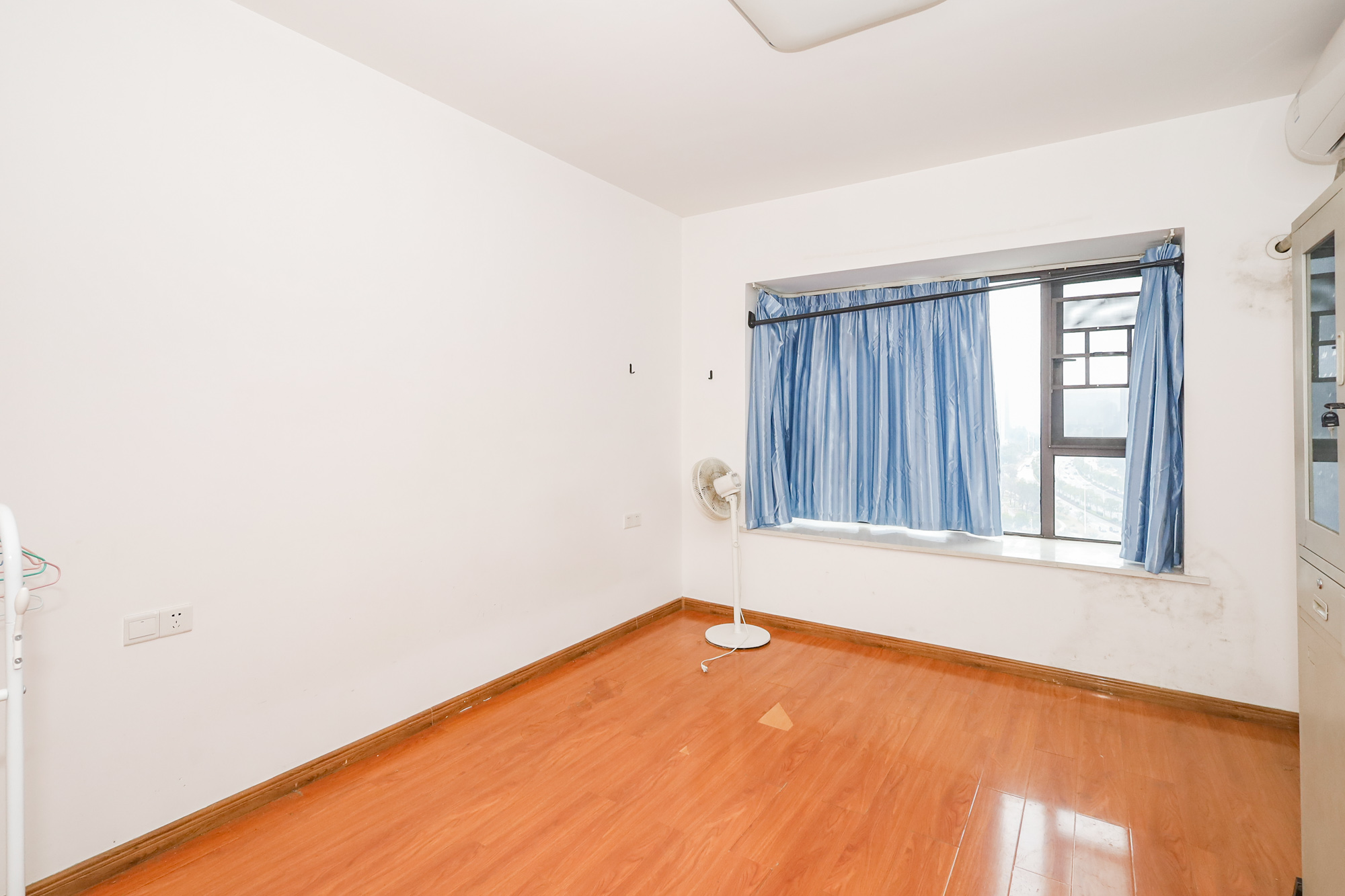 钰龙天下二期(钰龙佳园) 5室2厅2卫 236.0万 钰龙天下二期(钰龙佳园) 5室2厅2卫 236.0万卧室