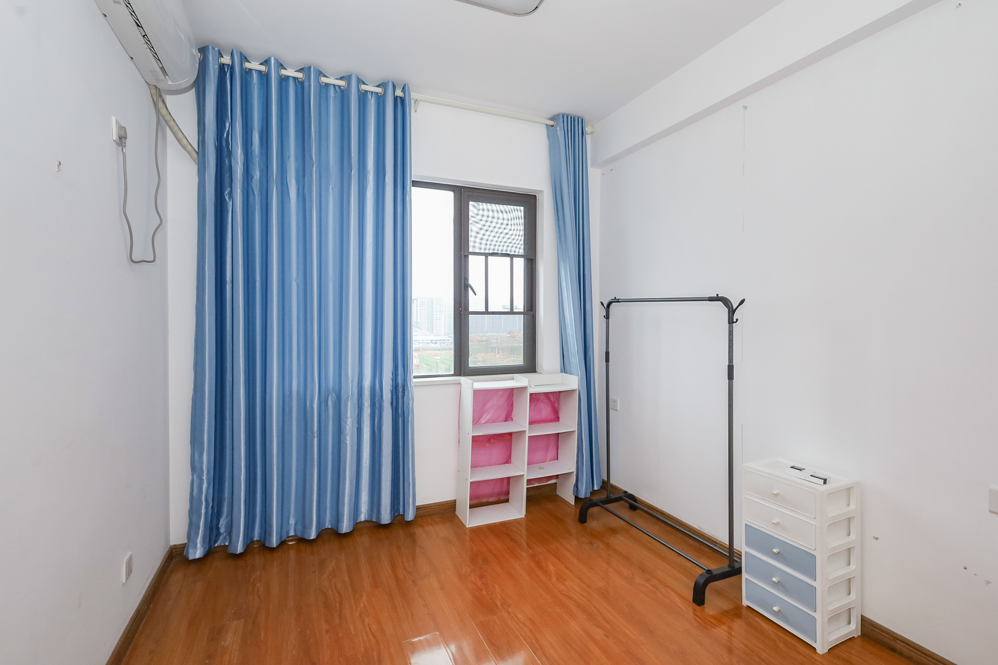 钰龙天下二期(钰龙佳园) 5室2厅2卫 236.0万 钰龙天下二期(钰龙佳园) 5室2厅2卫 236.0万卧室