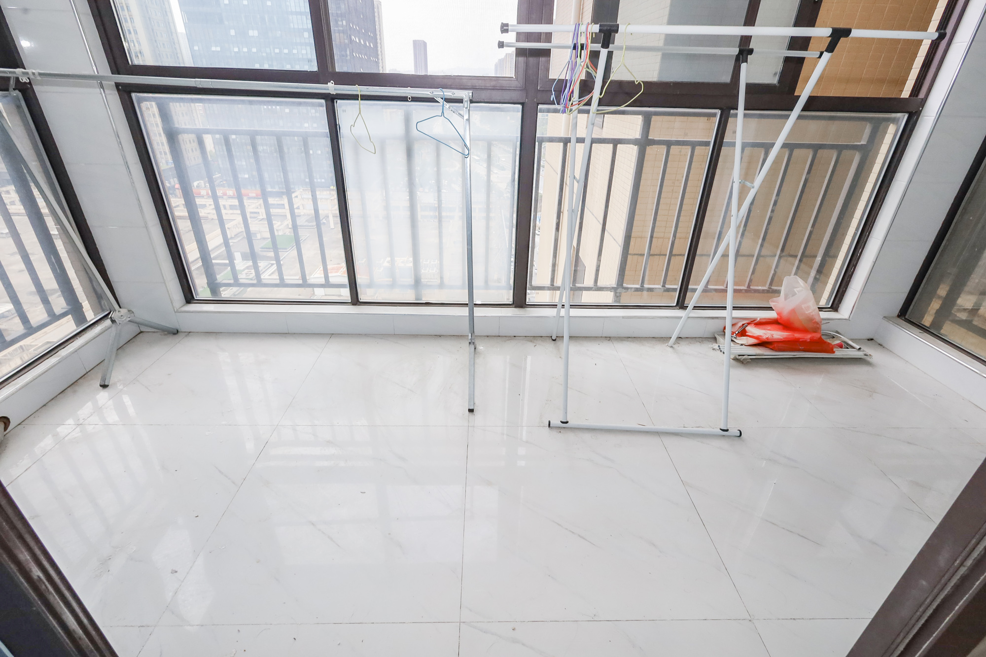 钰龙天下二期(钰龙佳园) 5室2厅2卫 236.0万 钰龙天下二期(钰龙佳园) 5室2厅2卫 236.0万阳台