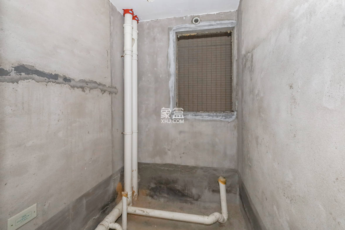 八方小区C区 3室2厅2卫 305.0万 八方小区C区 3室2厅2卫 305.0万卫生间