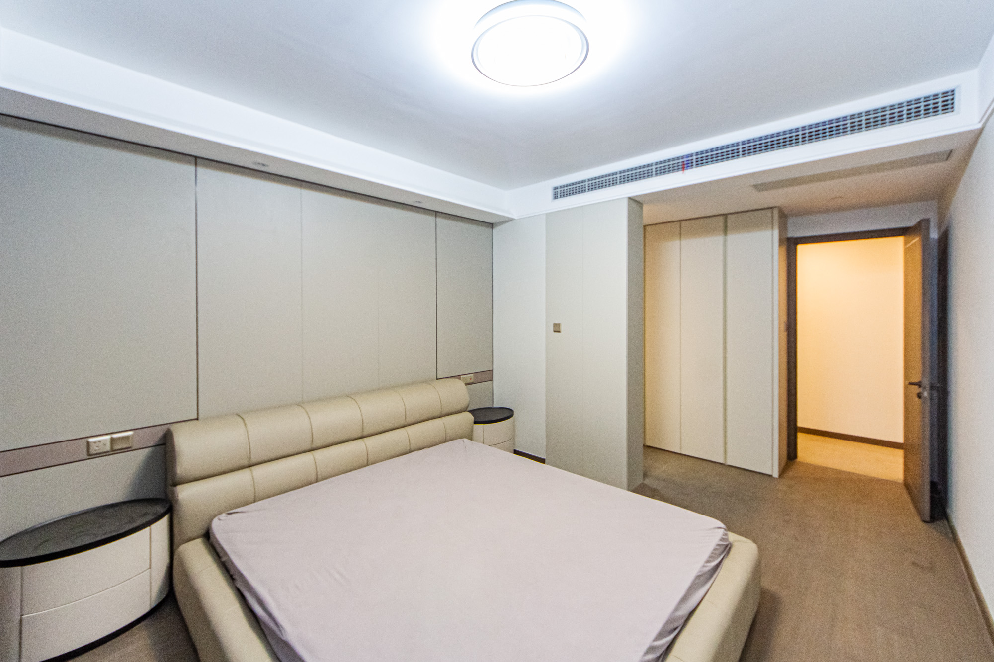 龙湖春江天玺 4室2厅2卫 198.0万 龙湖春江天玺 4室2厅2卫 198.0万卧室