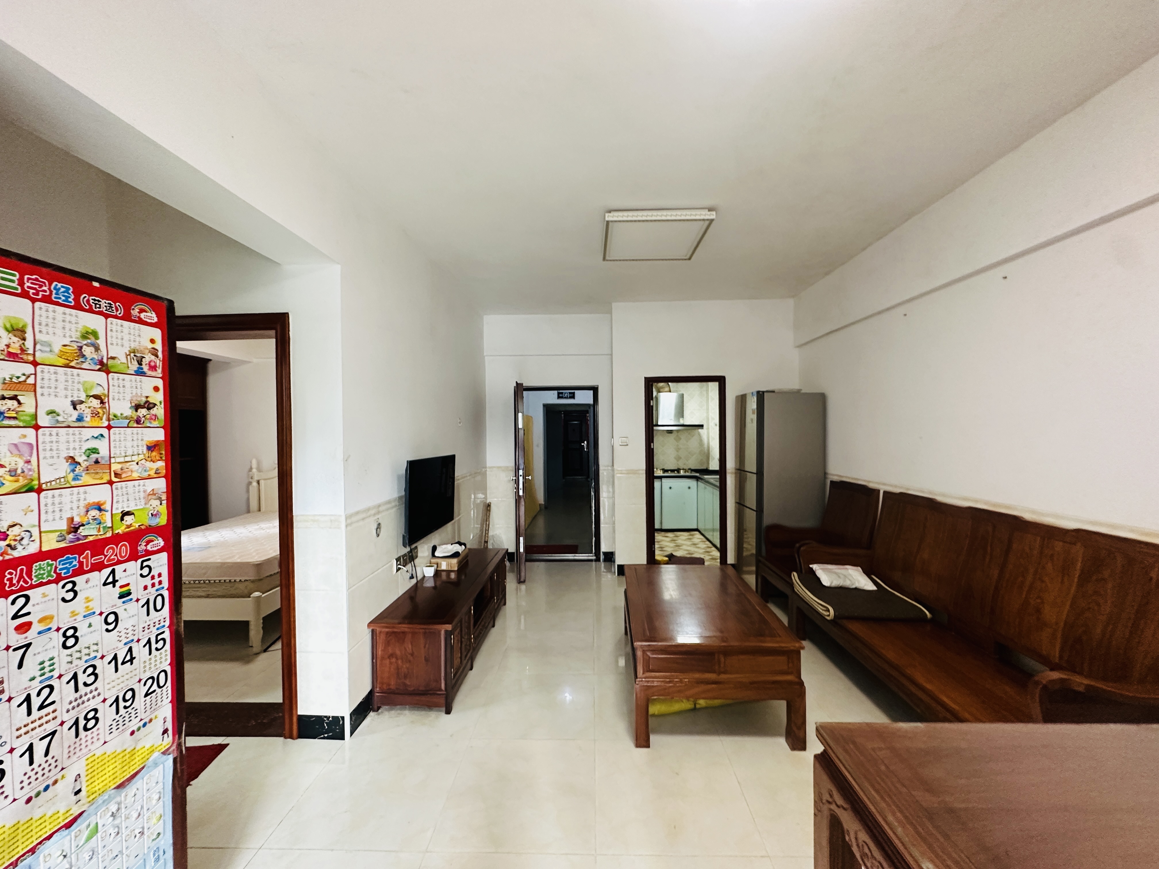 水滨花园一期  2室2厅1卫    102.0万 水滨花园一期  2室2厅1卫    102.0万客厅