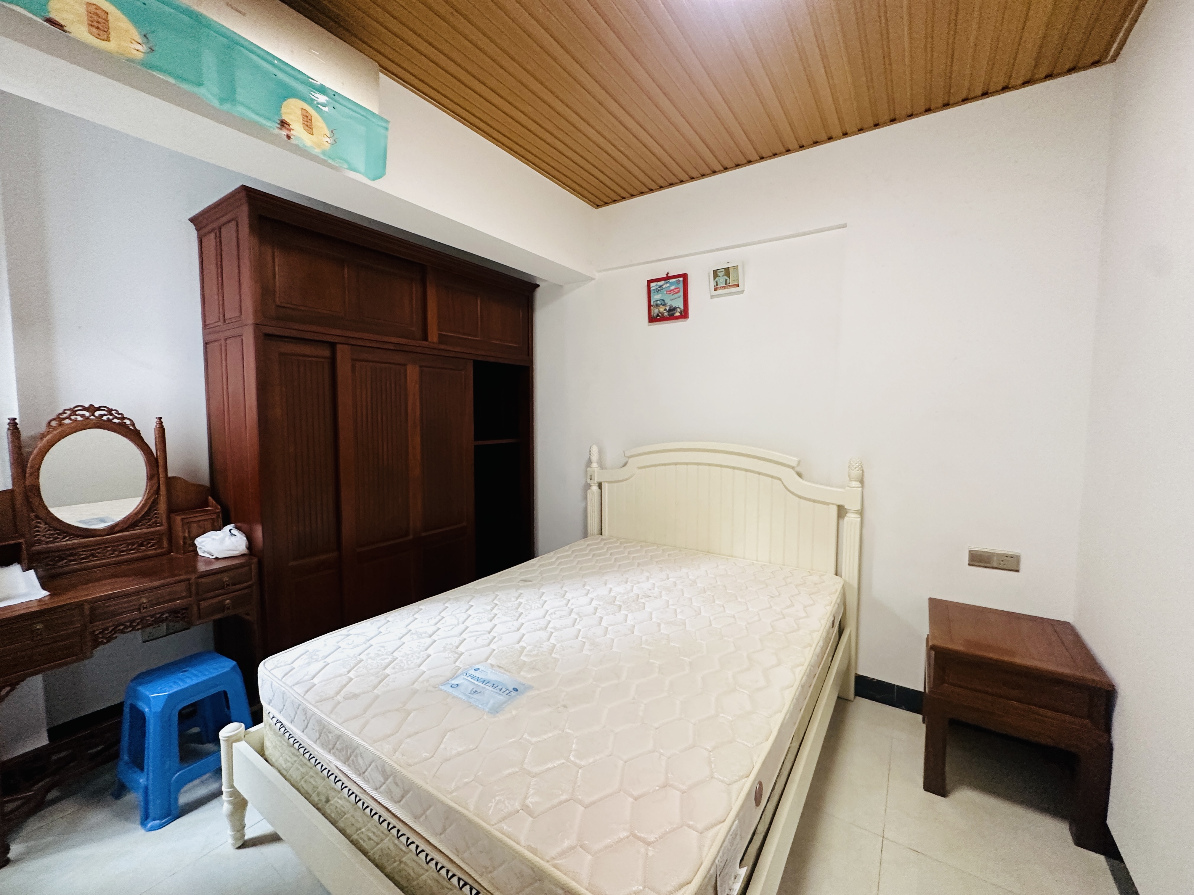 水滨花园一期  2室2厅1卫    102.0万 水滨花园一期  2室2厅1卫    102.0万卧室